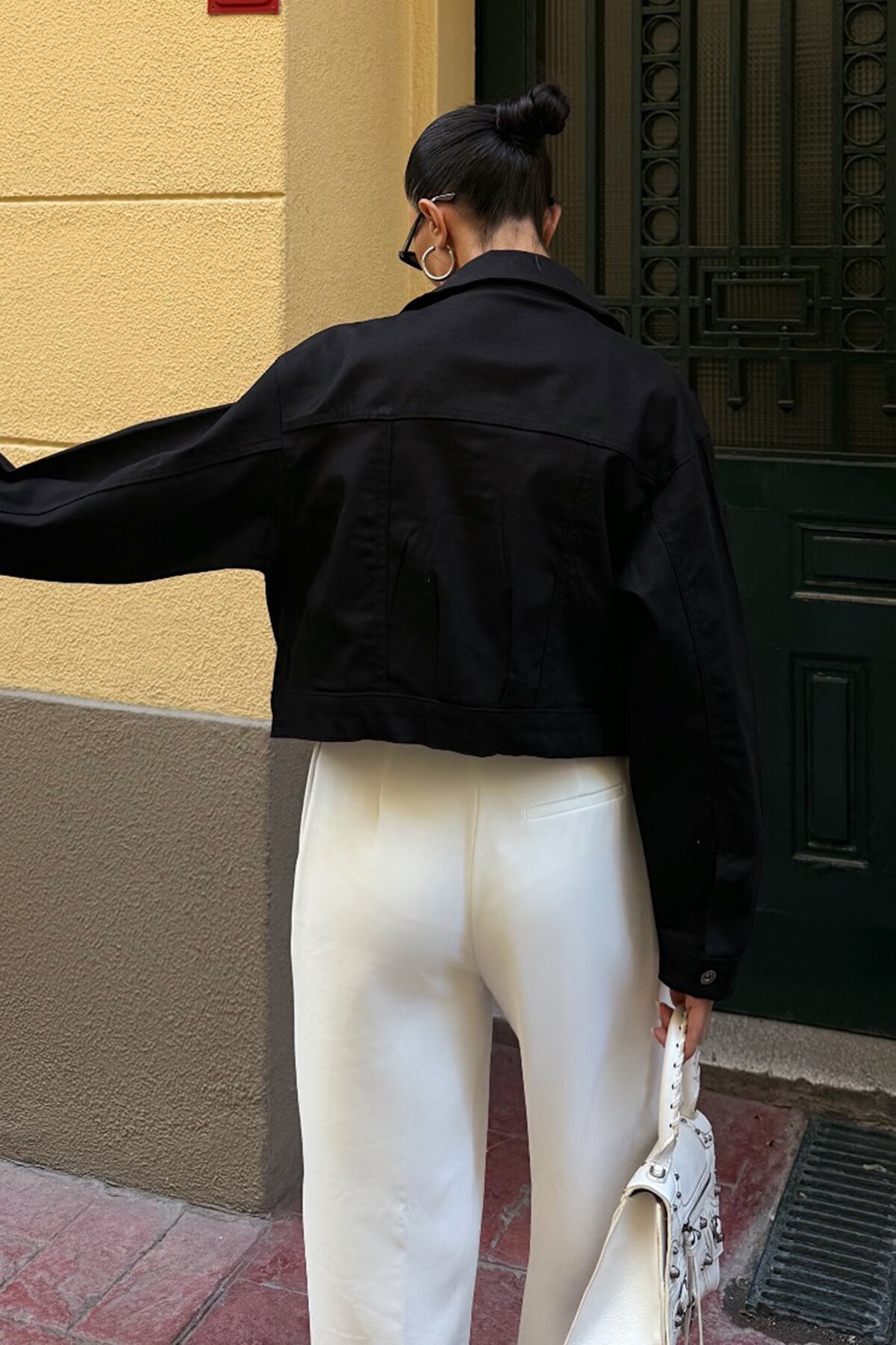 Siyah Çif Cepli Düğme Kapamalı Crop Denim Ceket