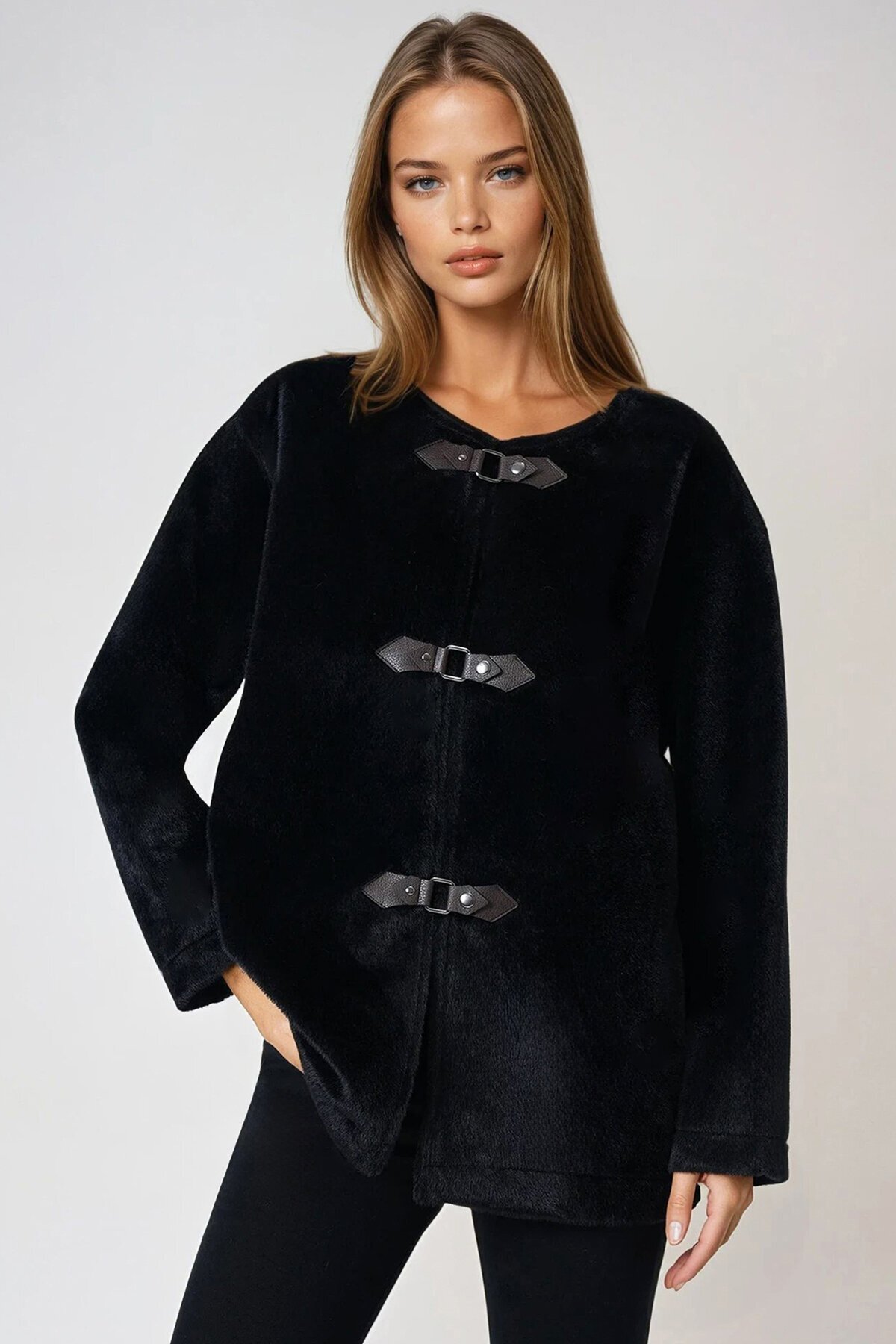 Siyah Çıtçıt Kapamalı Astarlı Püsküllü Ceket