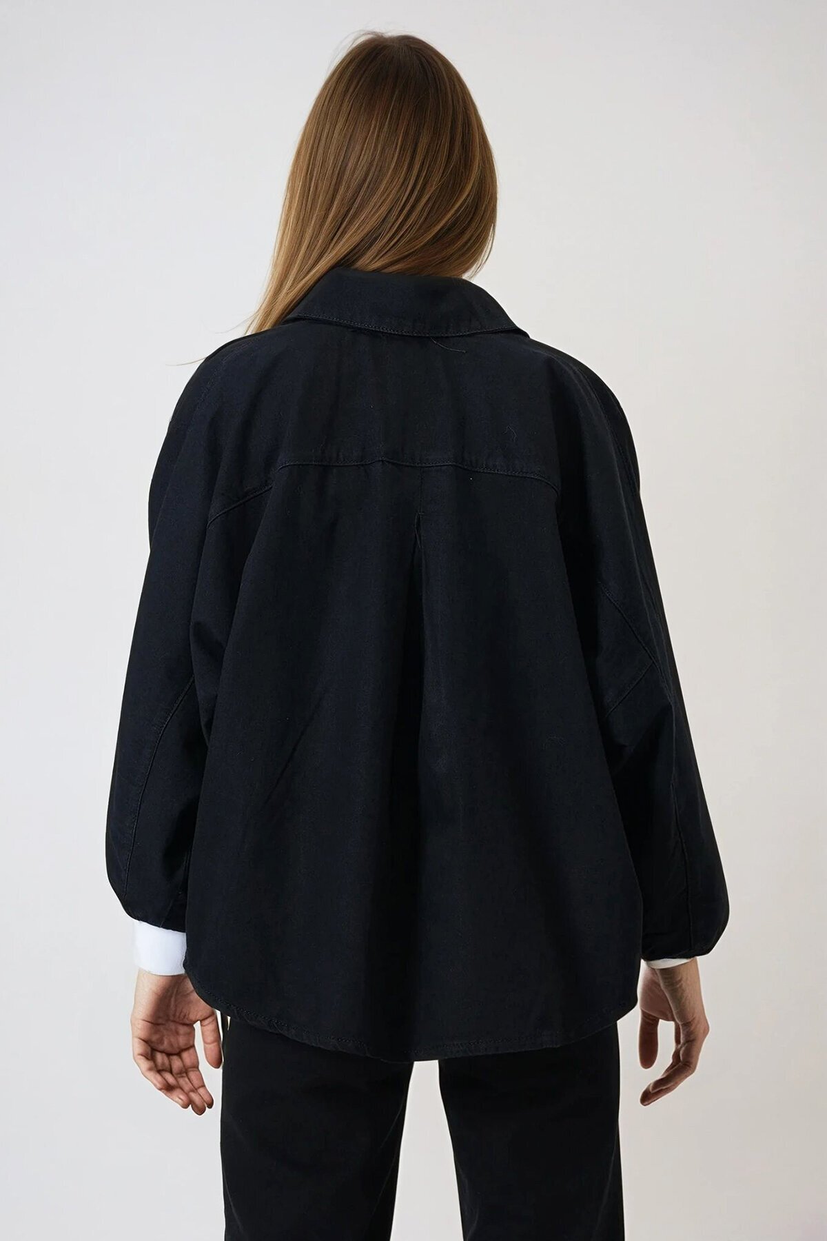 Siyah Çıtçıt Kapamarlı Önü Kısa Arkası Uzun Yarasa Kol Ceket