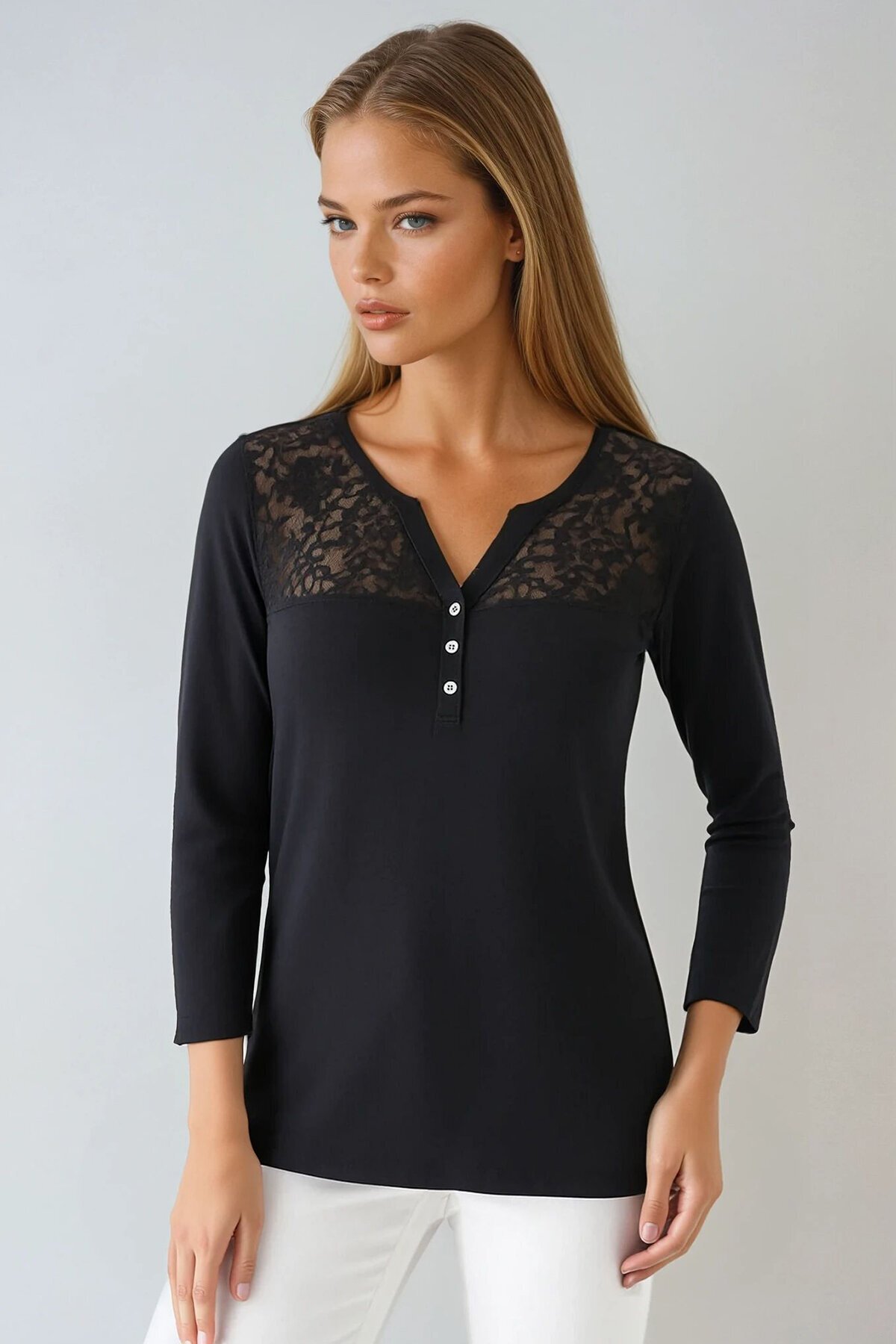 Siyah Dantel Garnili Düğme Detaylı V Yaka Bluz