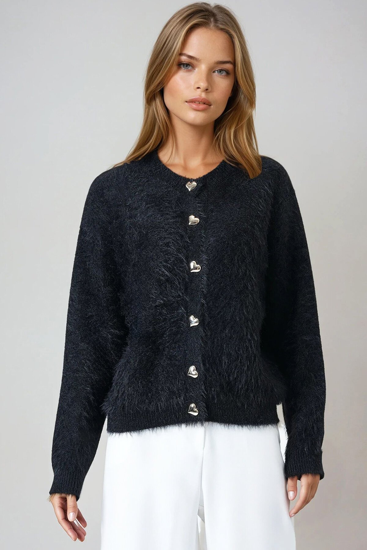 Siyah Kalp Düğme Detaylı Sakallı Hırka