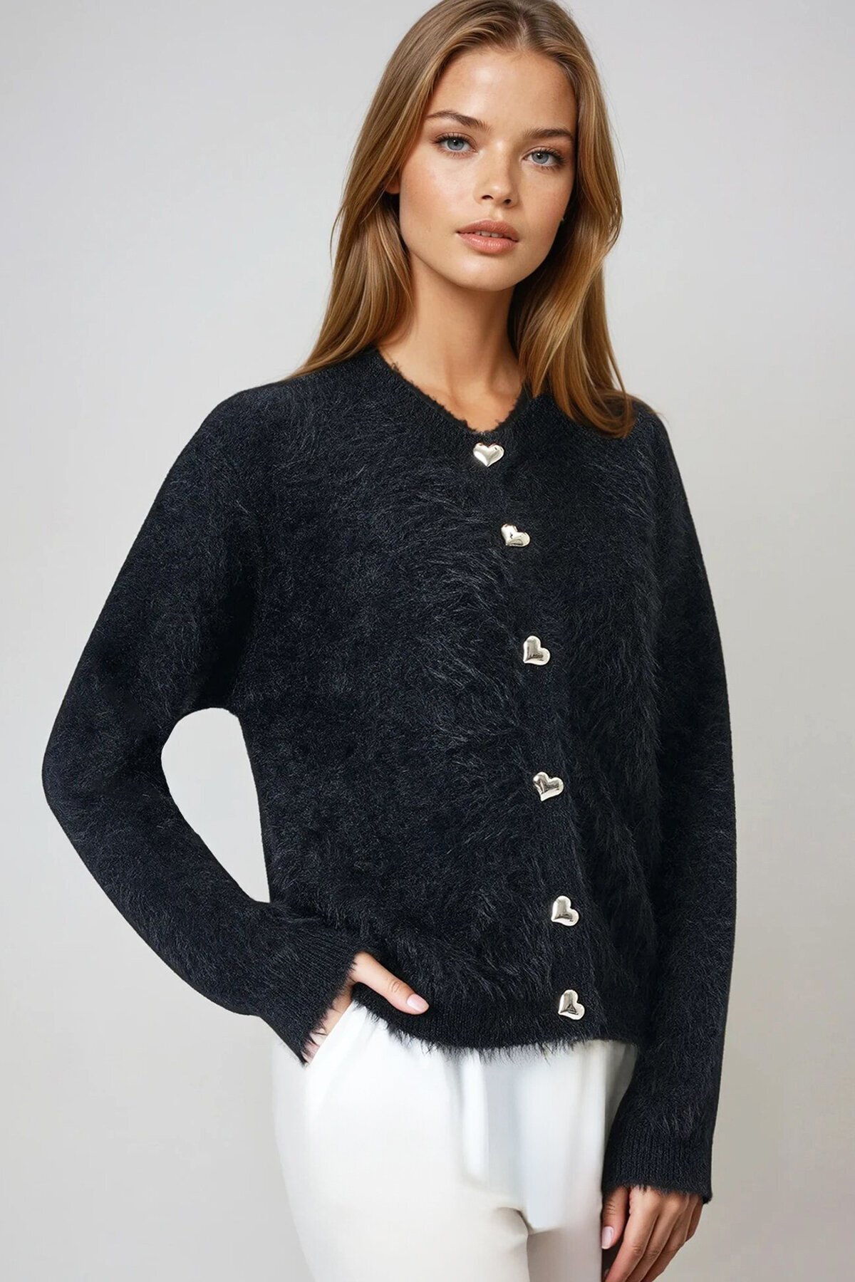 Siyah Kalp Düğme Detaylı Sakallı Hırka