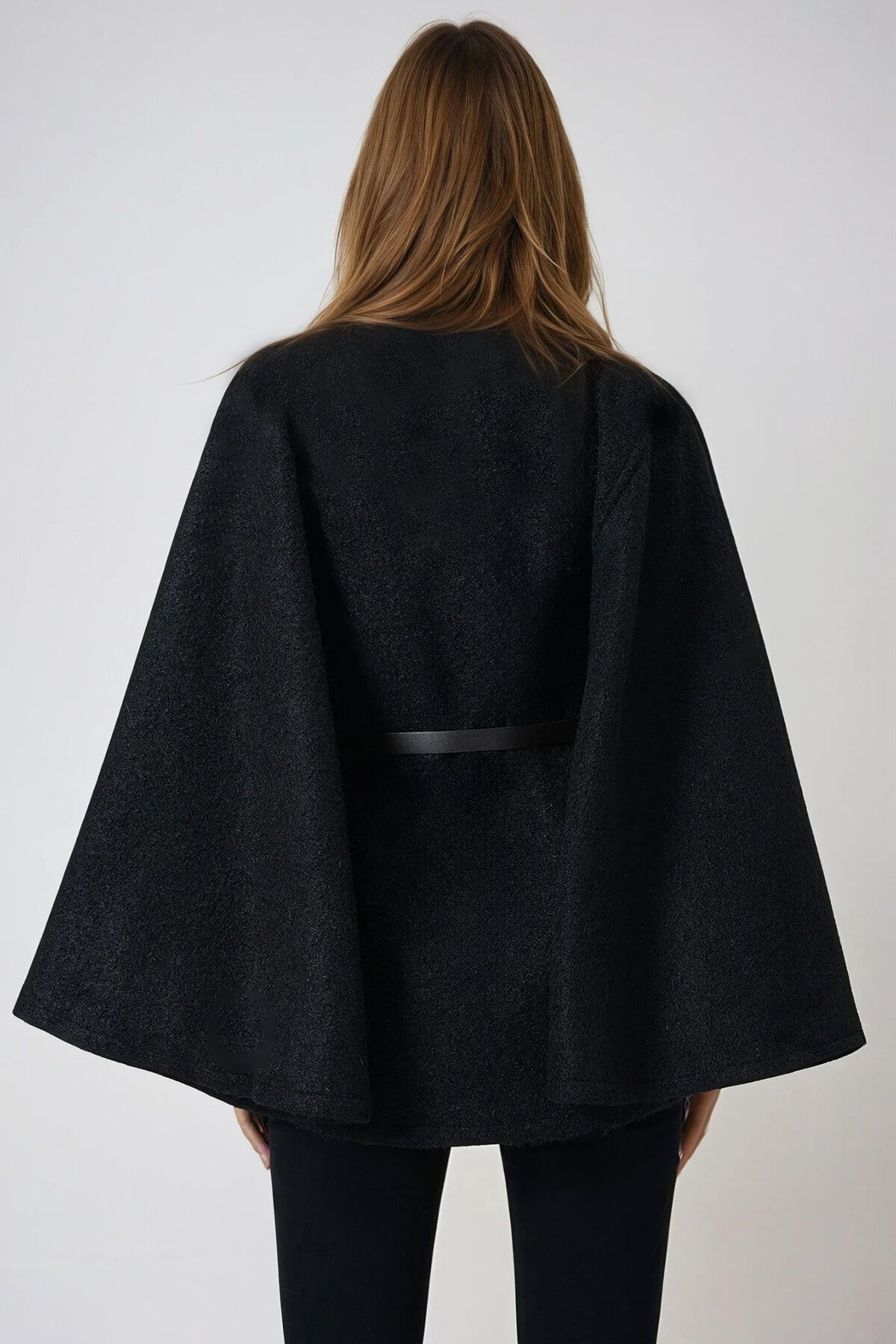 Siyah Kemerli Gizli Düğmeli Premium Pelerin