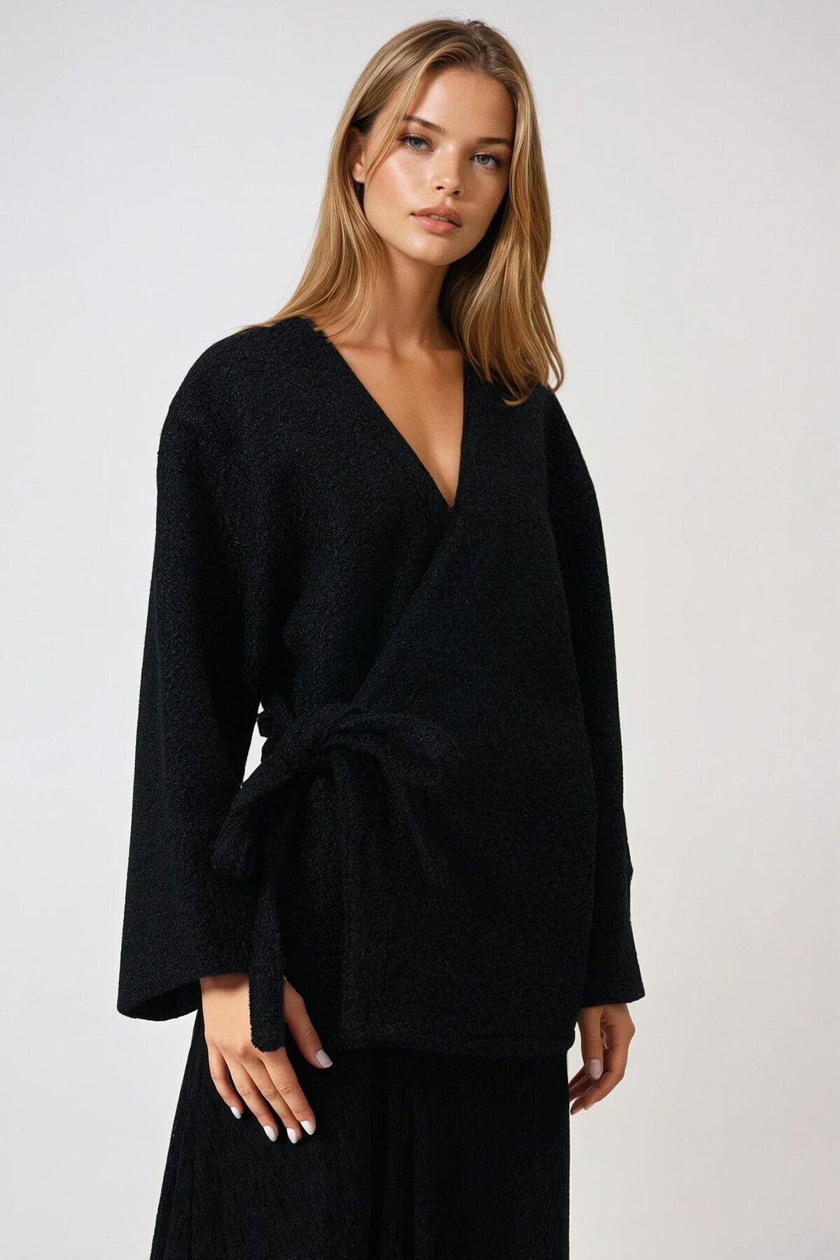 Siyah Kruvaze Yaka Yandan Bağlamalı Premium Ceket