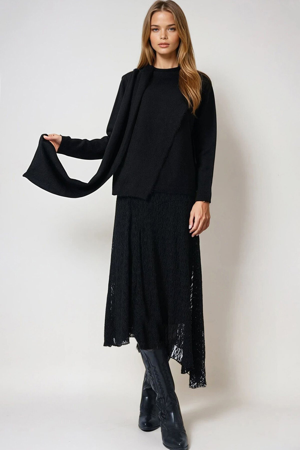 Siyah Şal Detaylı Bisiklet Yaka Triko Kazak