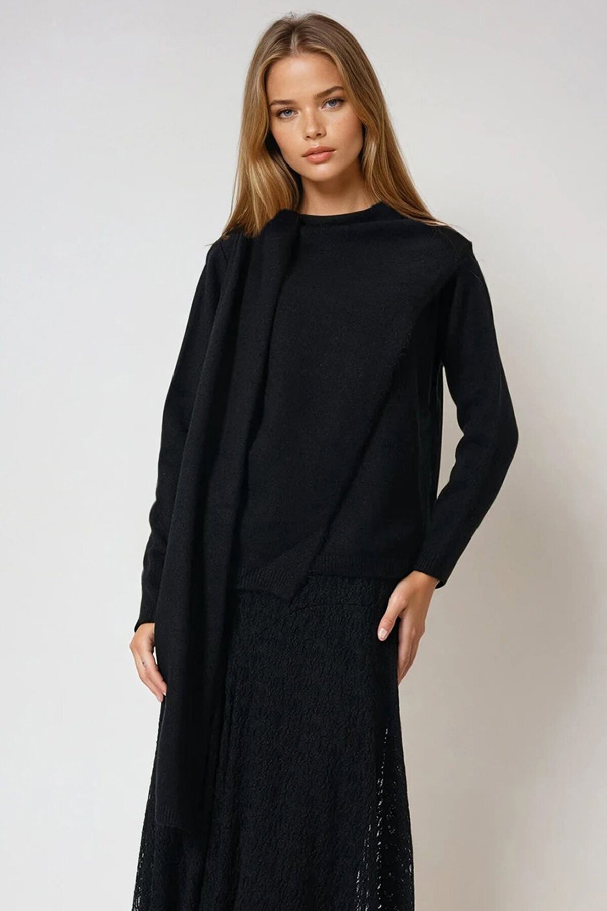 Siyah Şal Detaylı Bisiklet Yaka Triko Kazak