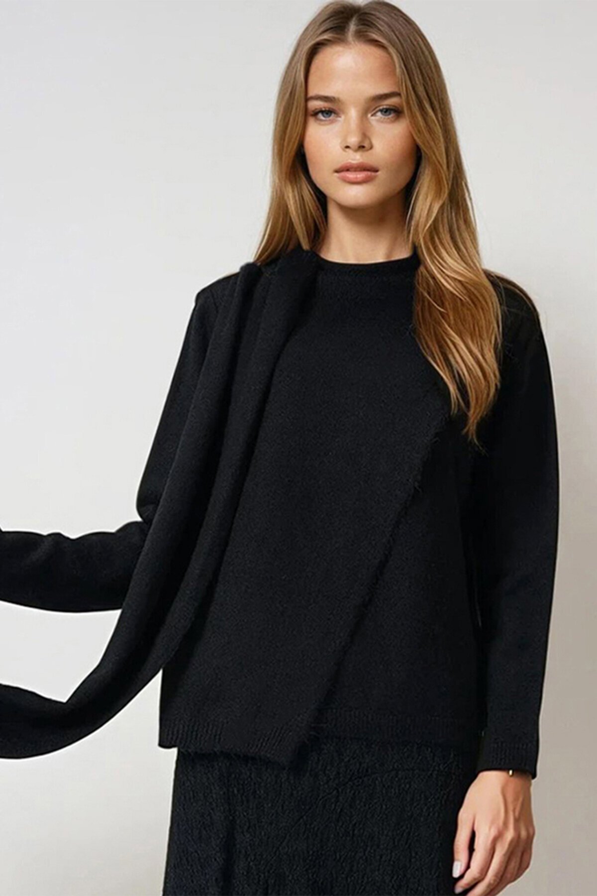 Siyah Şal Detaylı Bisiklet Yaka Triko Kazak