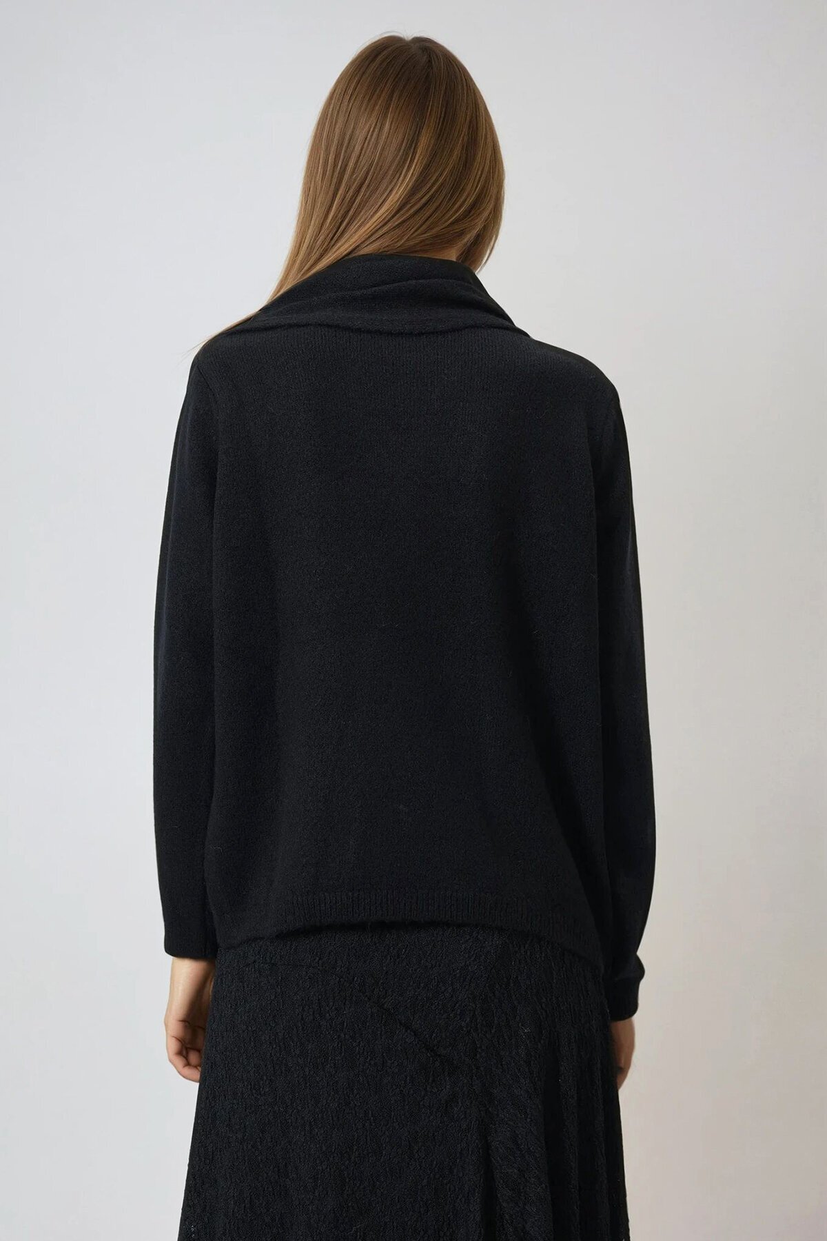 Siyah Şal Detaylı Bisiklet Yaka Triko Kazak