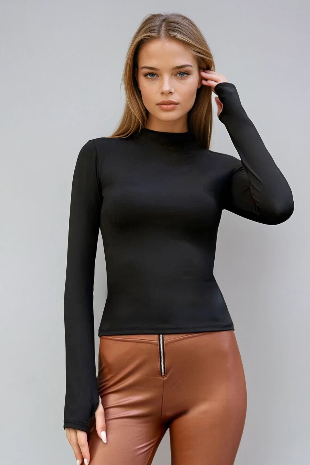 Siyah Uzun Kollu Dik Yaka Basic Bluz