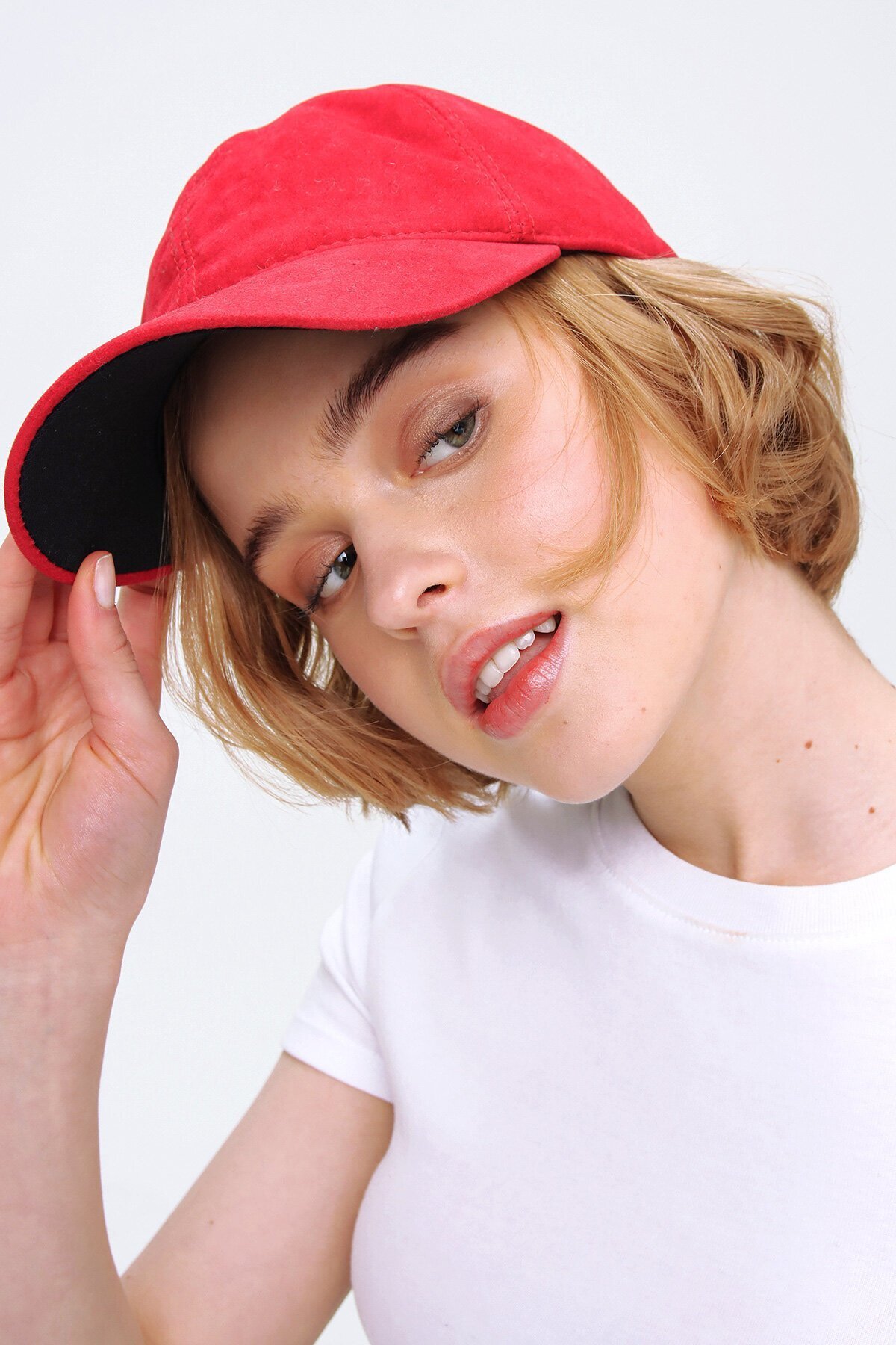 Kırmızı Süet Kep