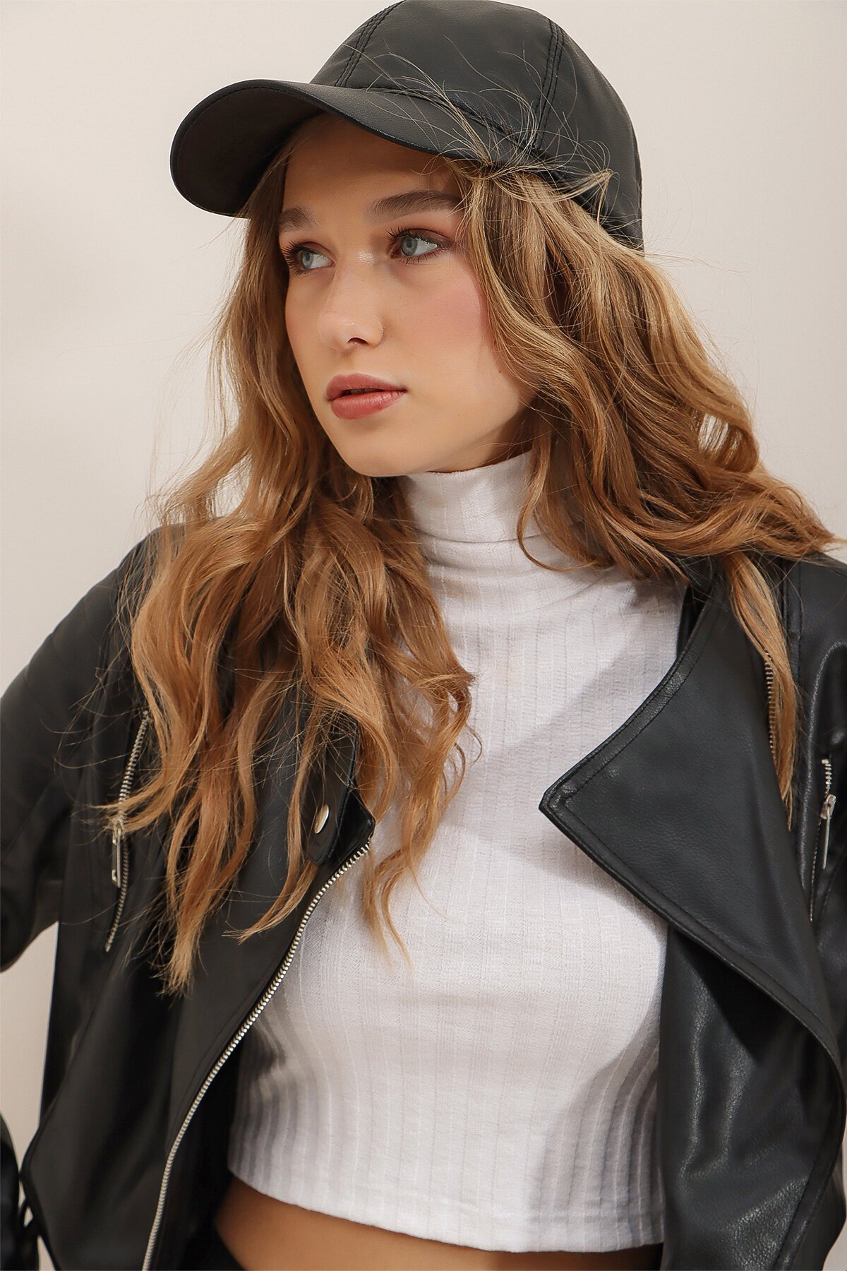 Siyah Suni Deri Şapka