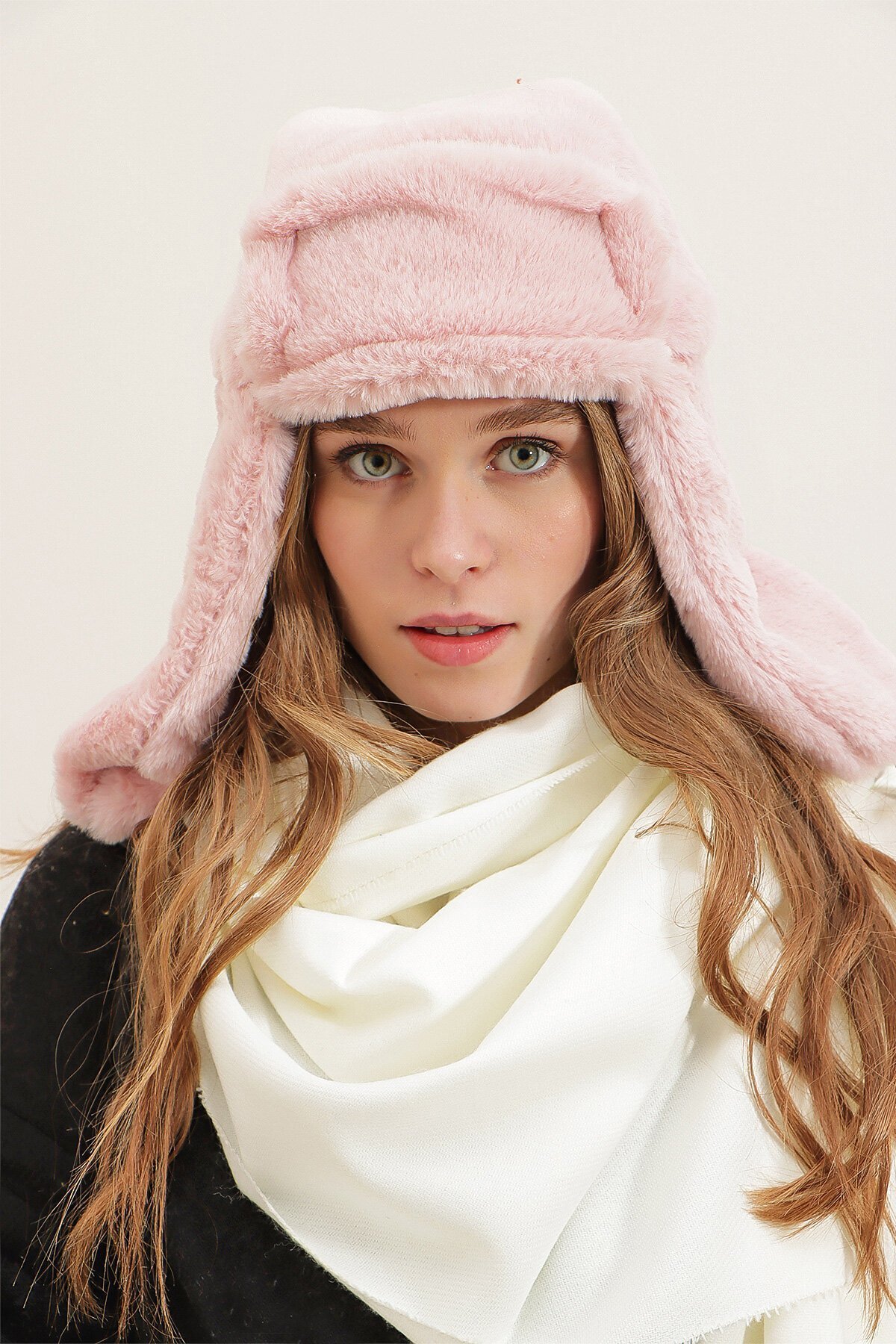 Pudra Suni Kürk Kulaklıklı Bere