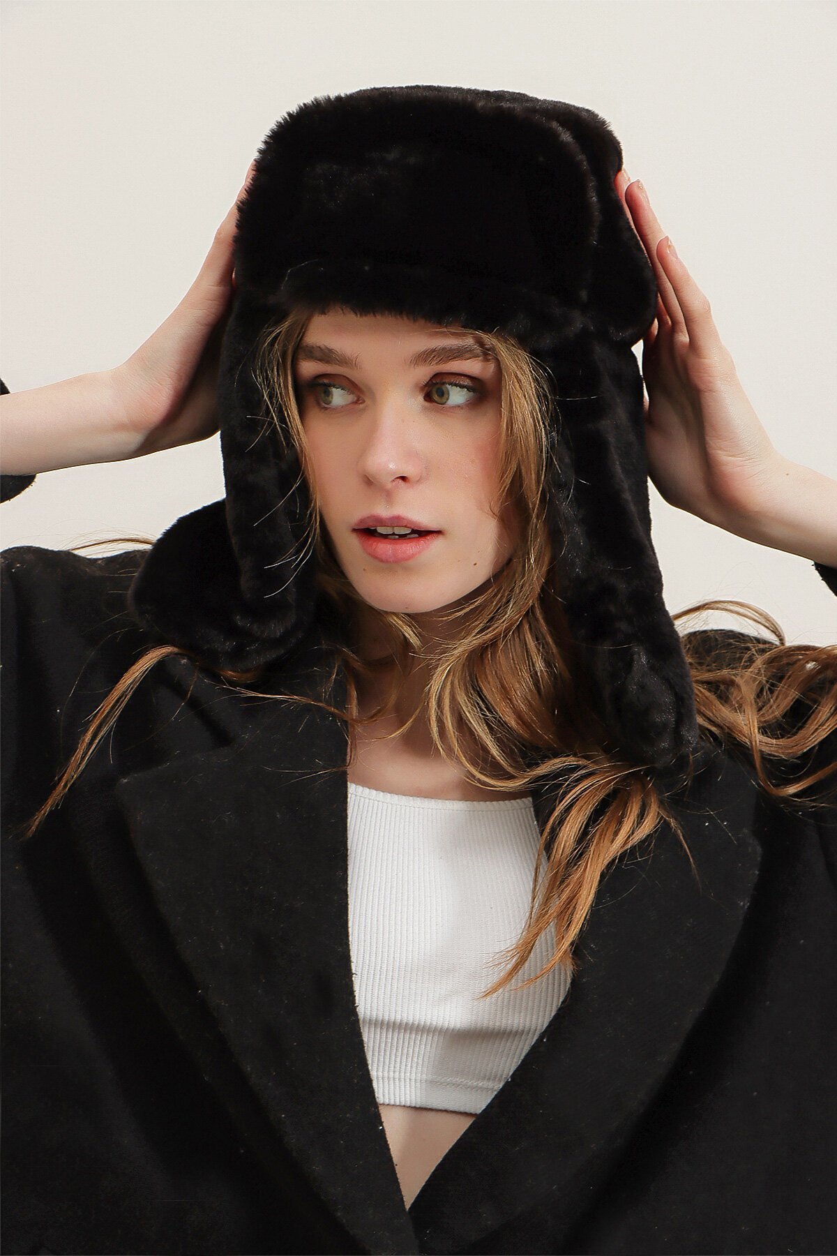 Siyah Suni Kürk Kulaklıklı Bere