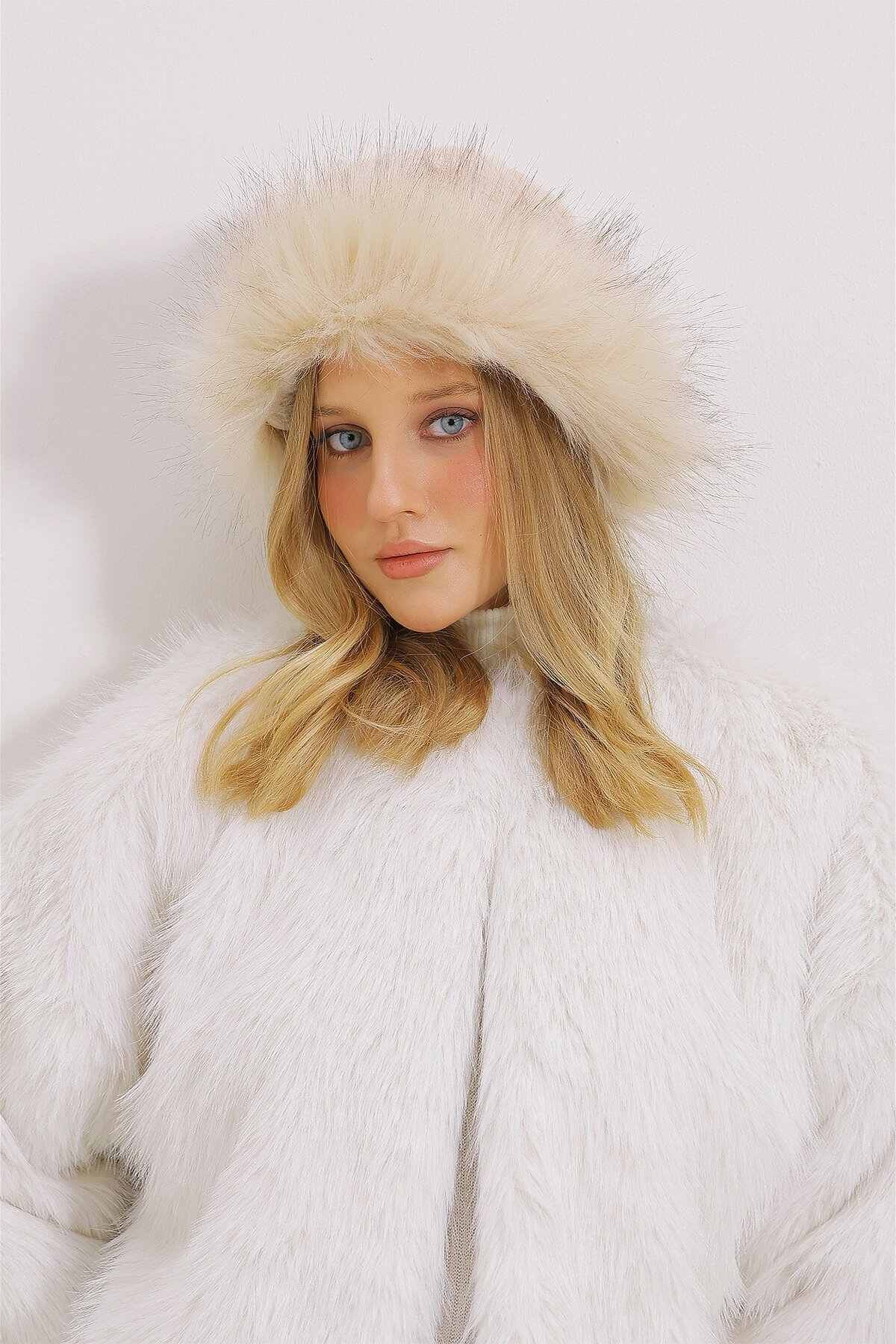 Bej Suni Kürklü Peluş Şapka