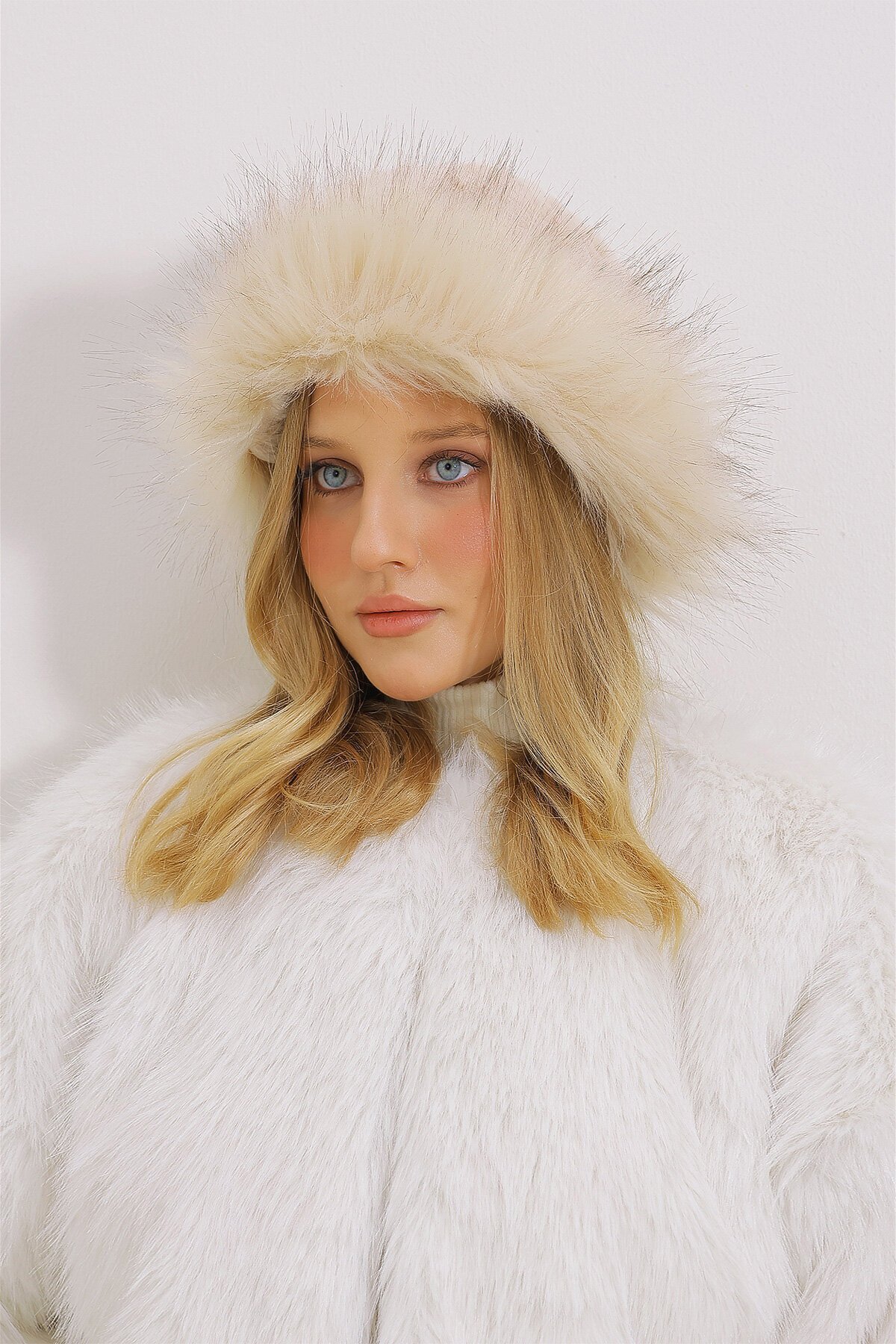 Bej Suni Kürklü Peluş Şapka
