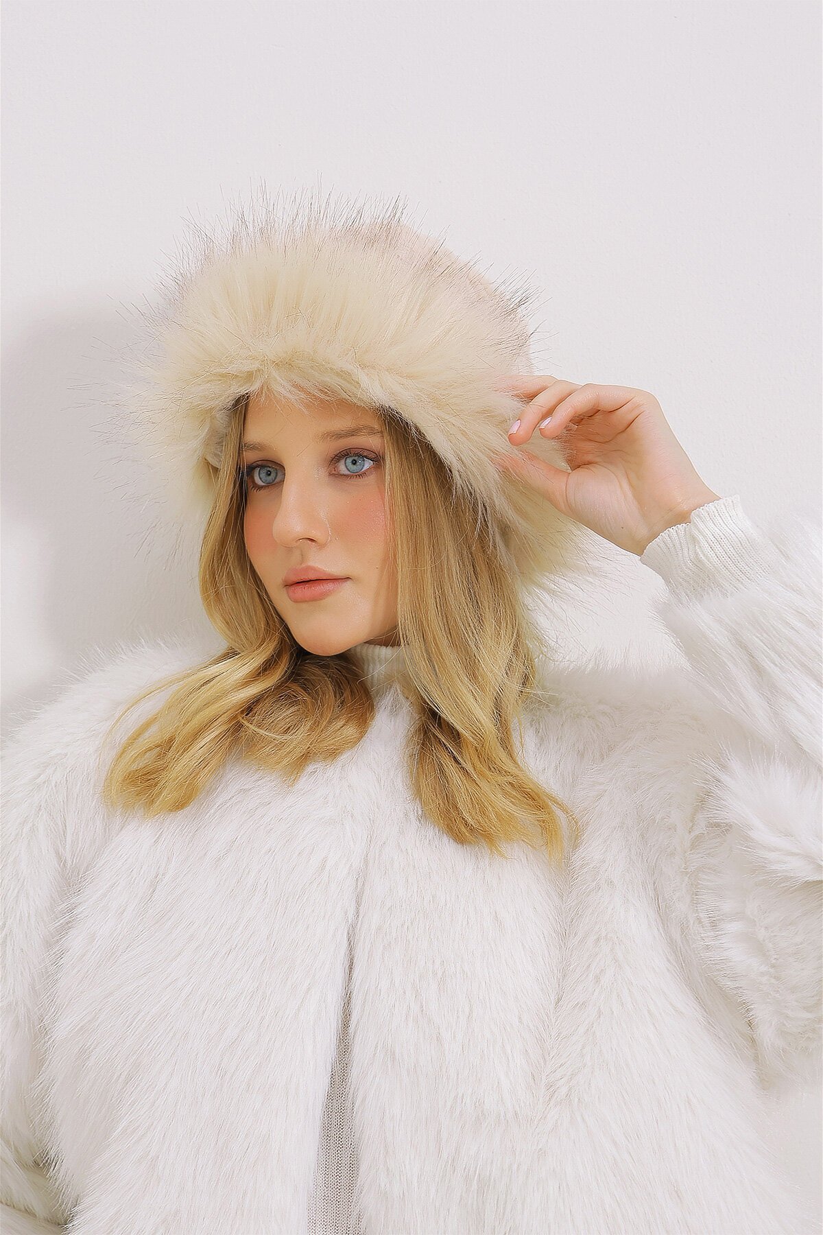 Bej Suni Kürklü Peluş Şapka