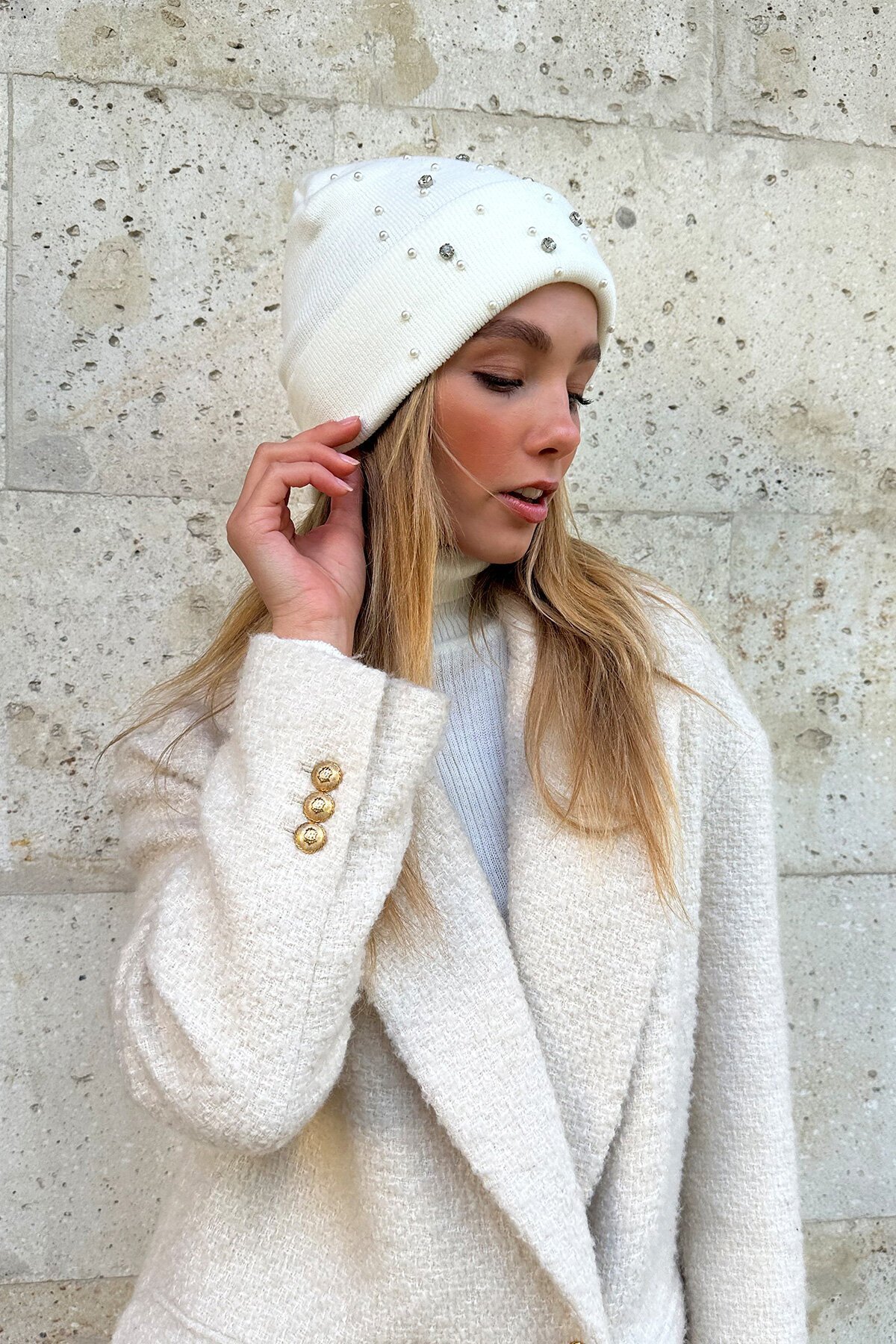 Ekru Taş İşlemeli Bere