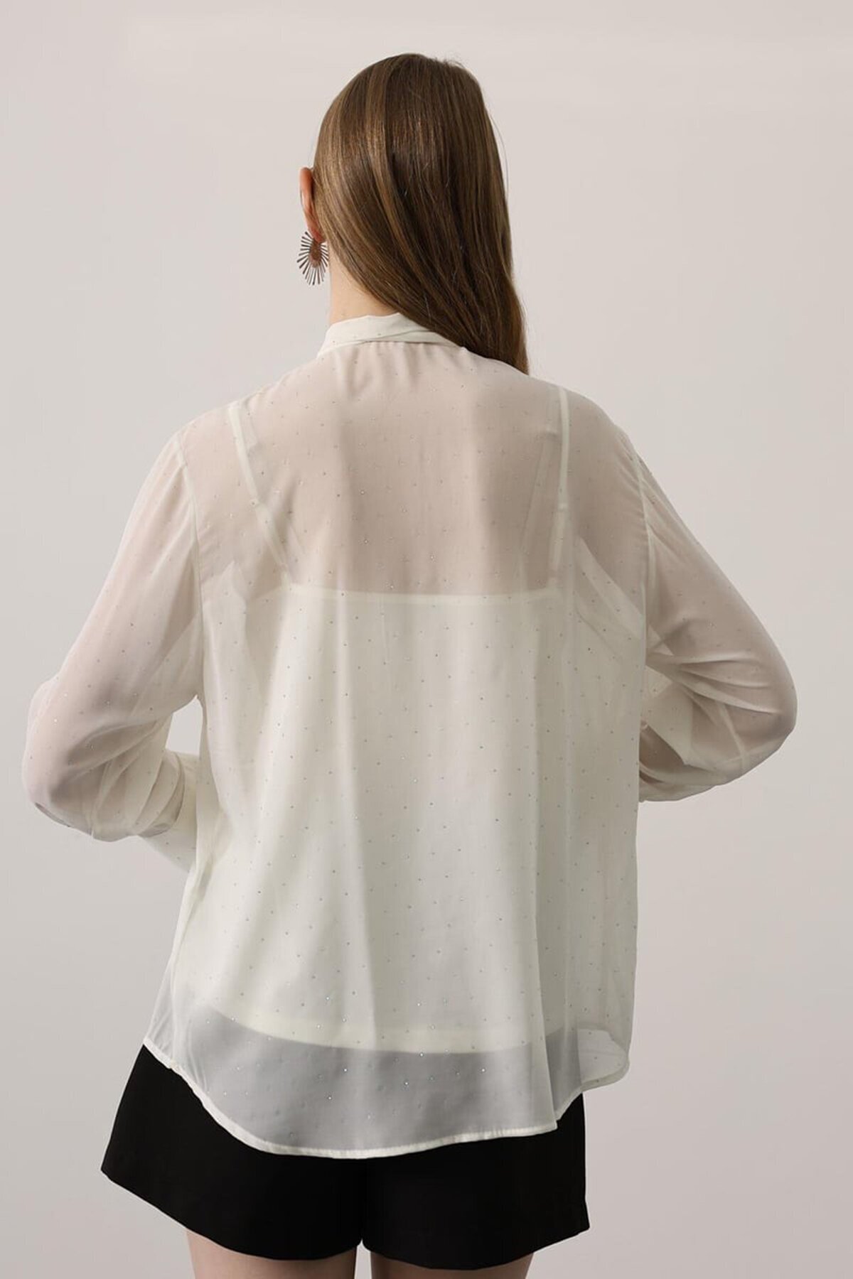 Taş Yapıştırma Detaylı Boyundan Bağlamalı Transparan Gömlek