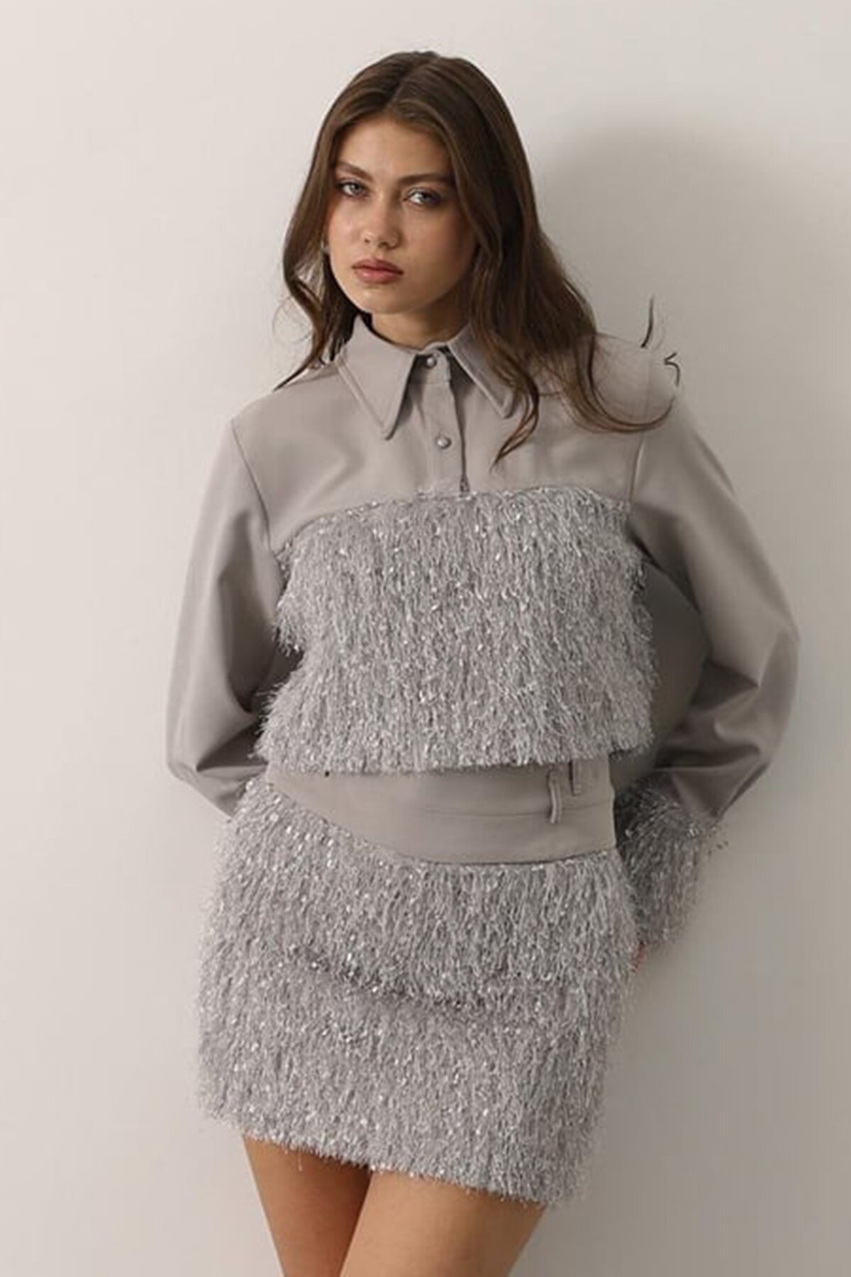 Tüylü Gömlek Detaylı Bluz Ve Mini Etek Takım