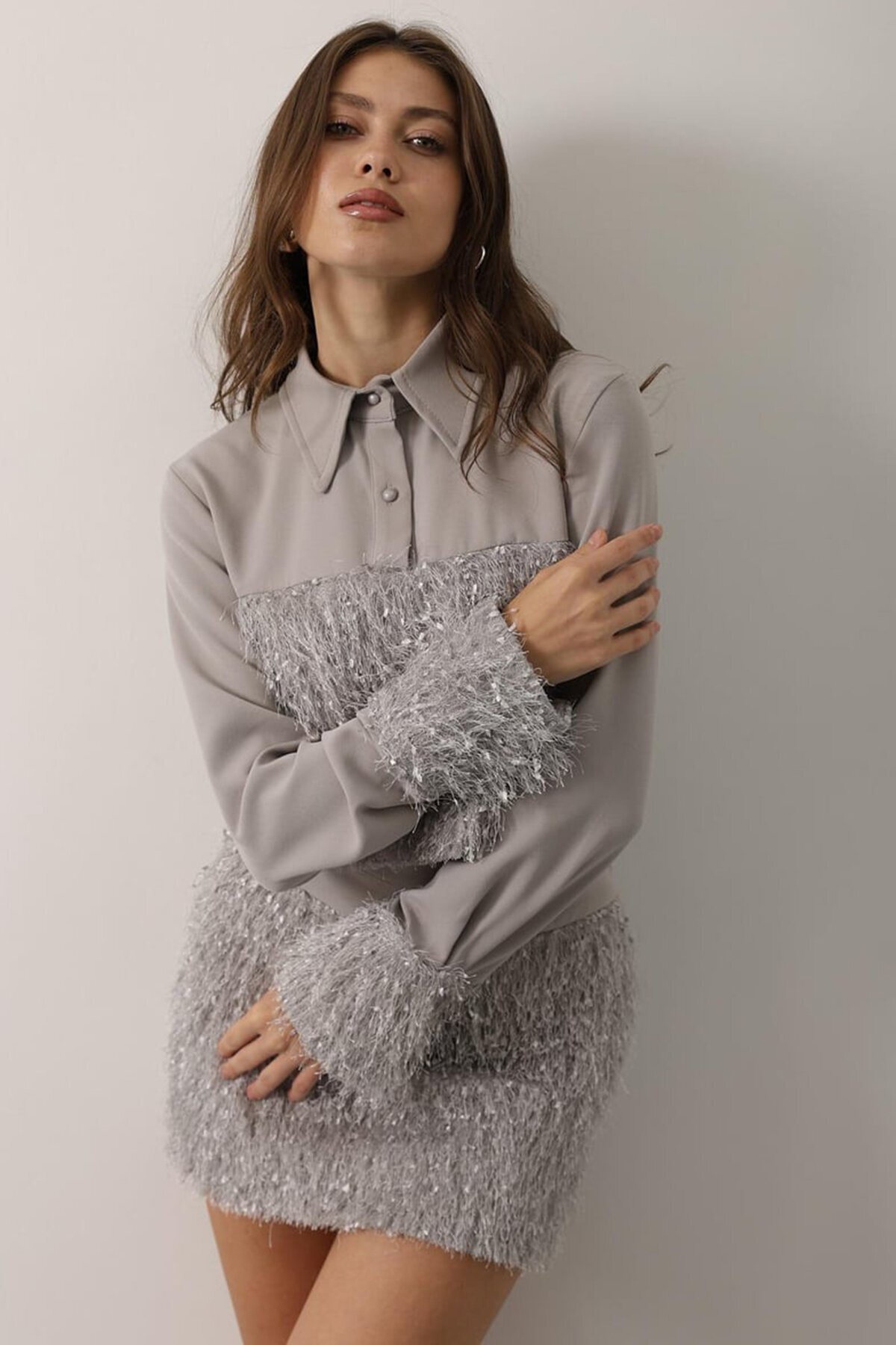 Tüylü Gömlek Detaylı Bluz Ve Mini Etek Takım