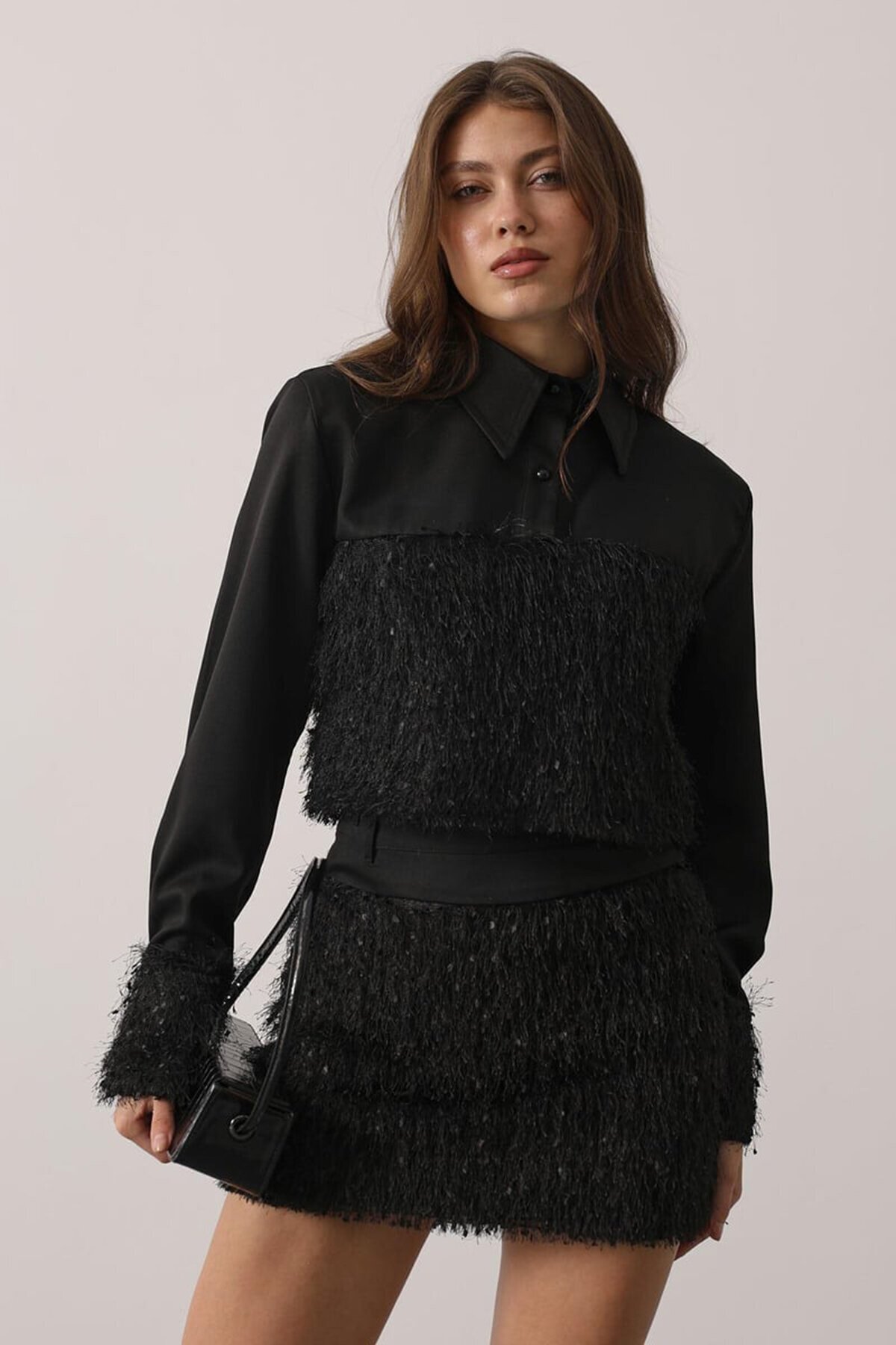 Tüylü Gömlek Detaylı Bluz Ve Mini Etek Takım