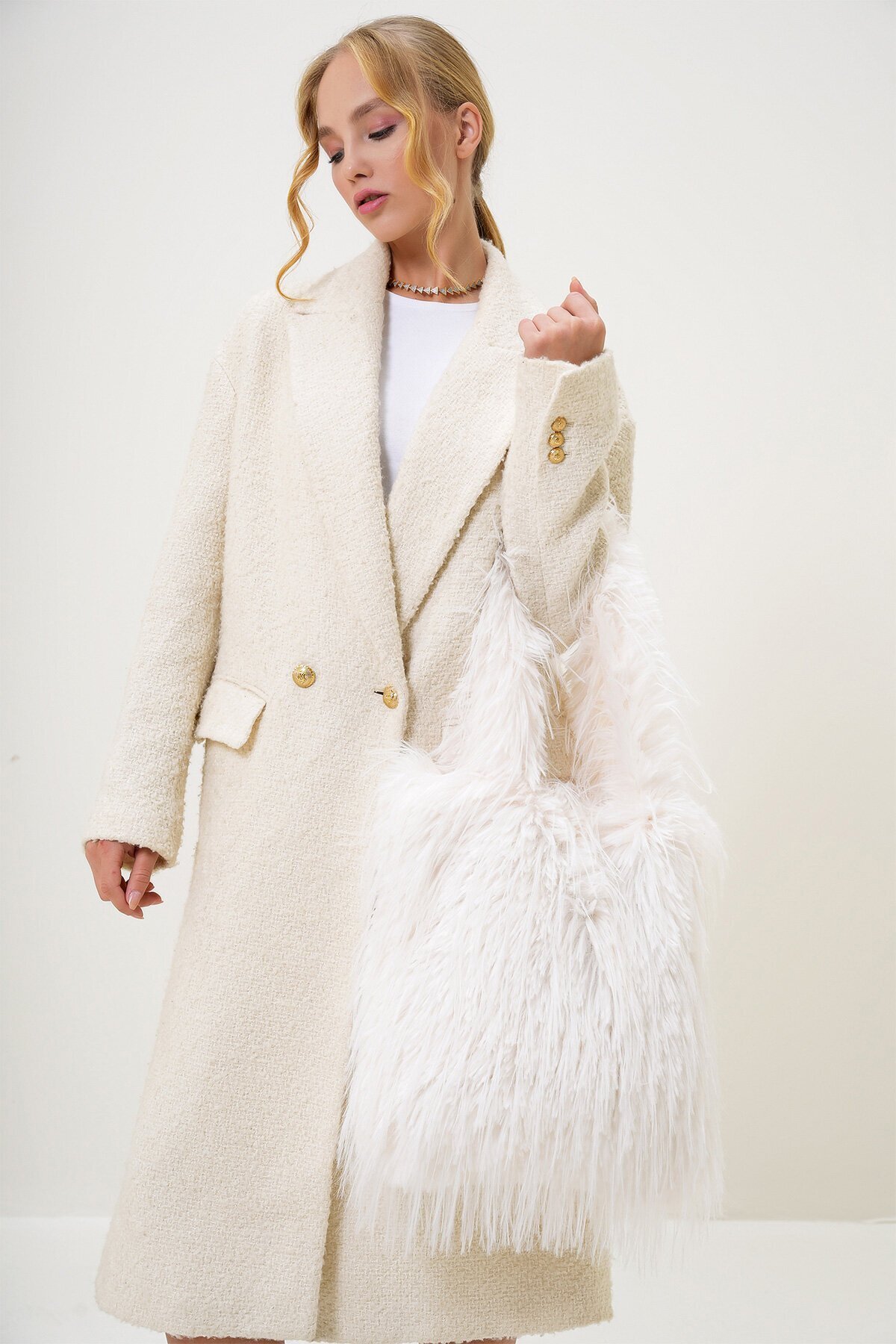 Ekru Tüylü Suni Kürk Büyük Boy Kol Çantası