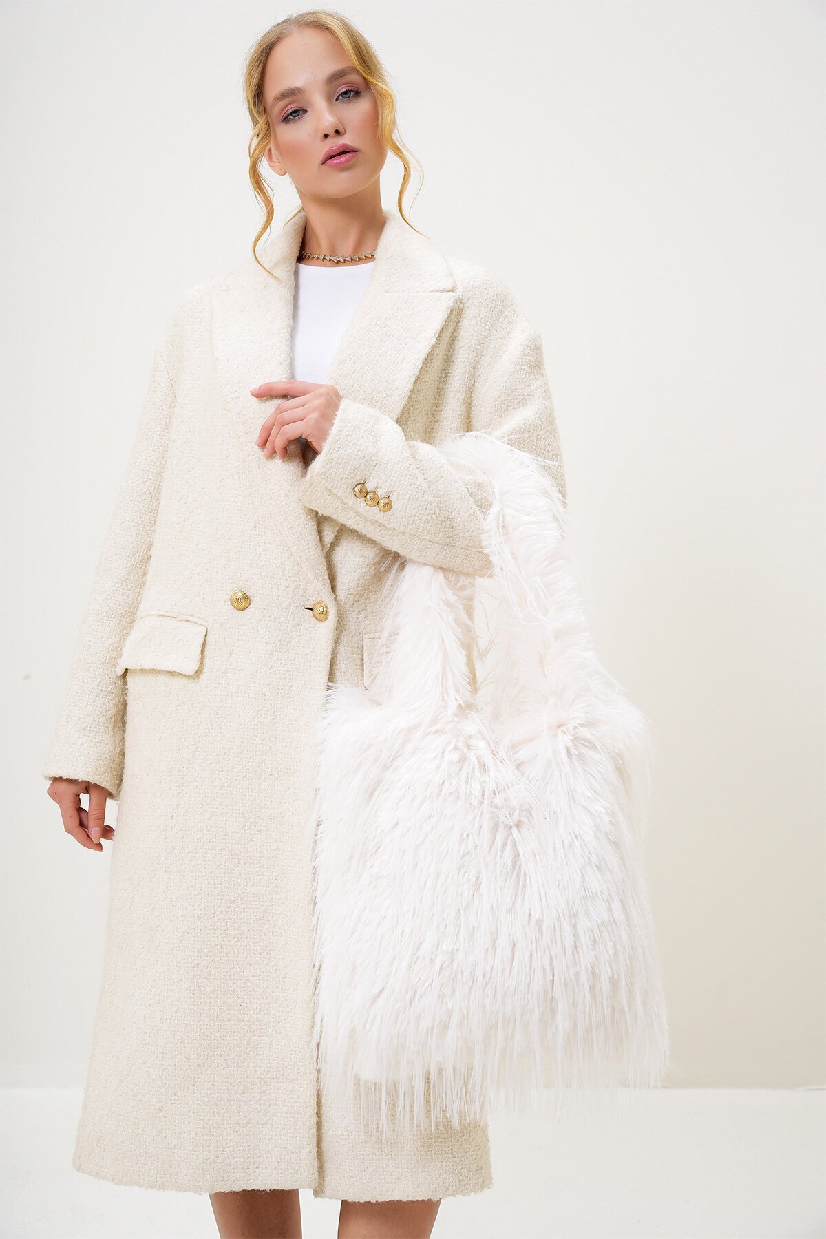 Ekru Tüylü Suni Kürk Büyük Boy Kol Çantası