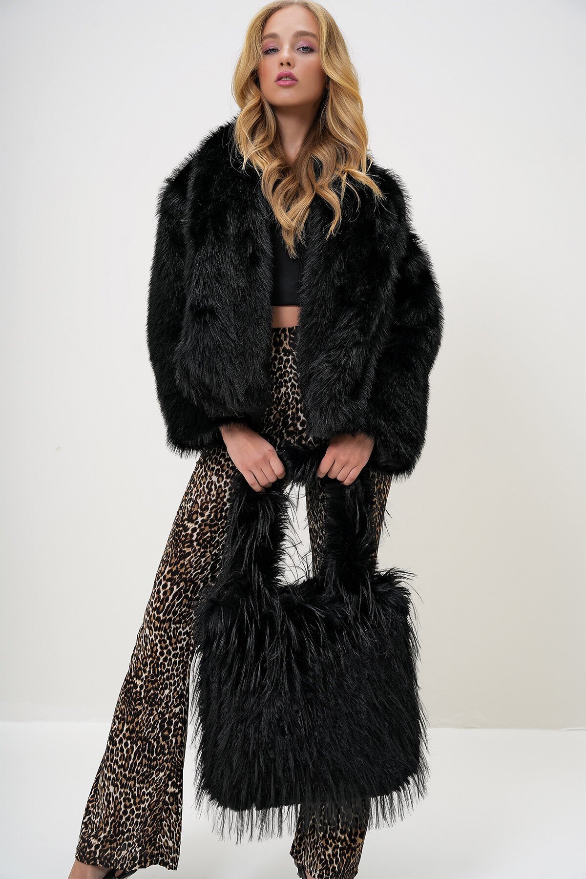 Siyah Tüylü Suni Kürk Büyük Boy Kol Çantası