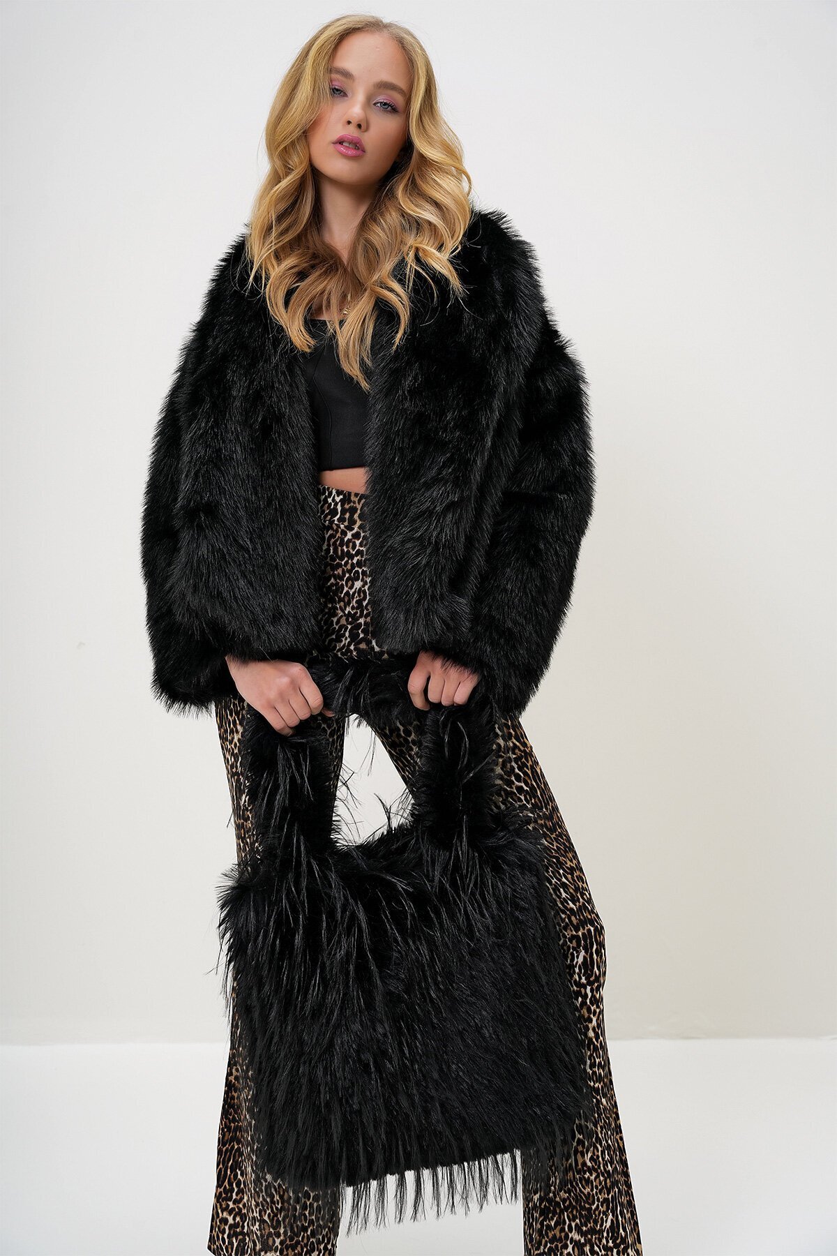 Siyah Tüylü Suni Kürk Büyük Boy Kol Çantası