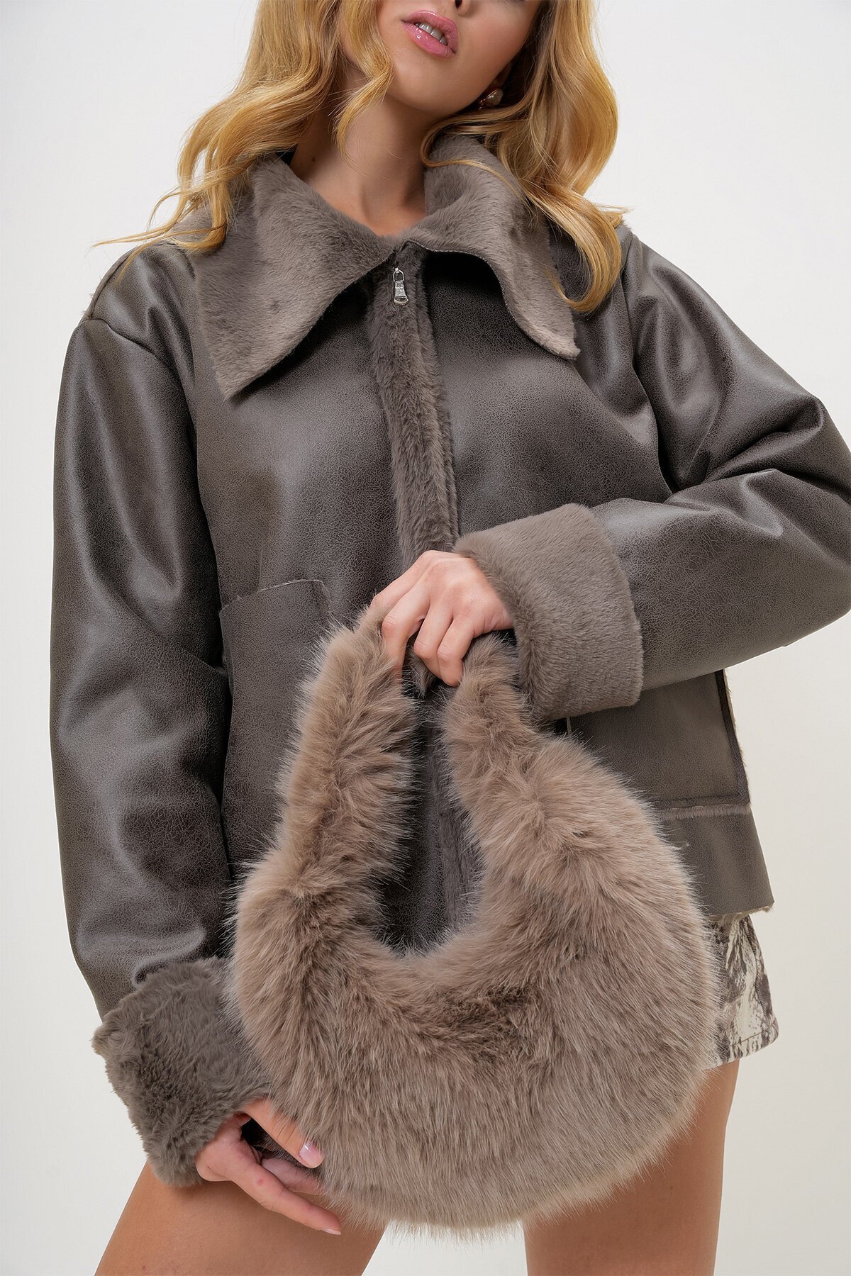 Vizon Tüylü Suni Kürük Omuz Çantası