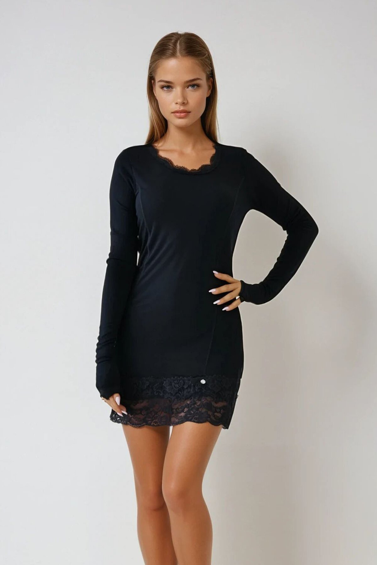 Siyah U Yaka Dantel Detaylı Uzun Kollu Mini Elbise