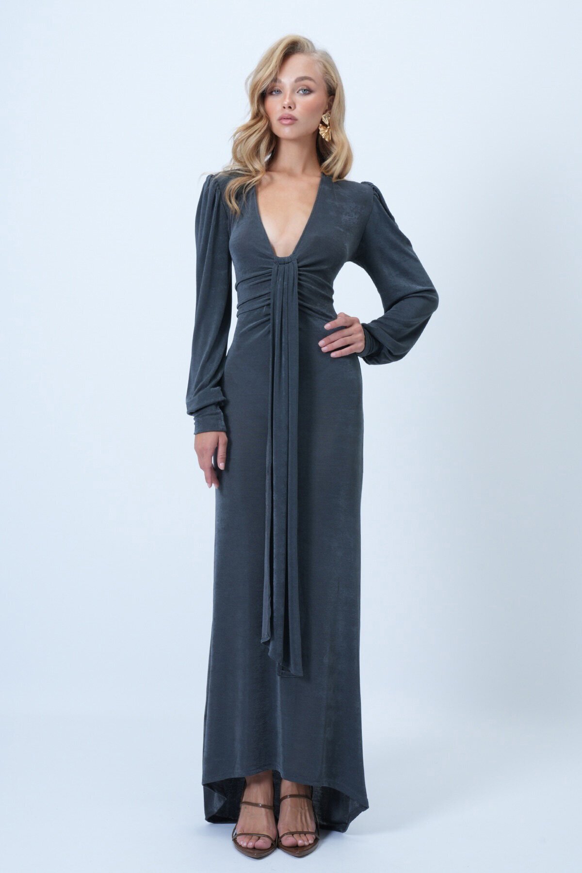 V Yaka Fular Detaylı Maxi Boy Buzzy Premium Elbise