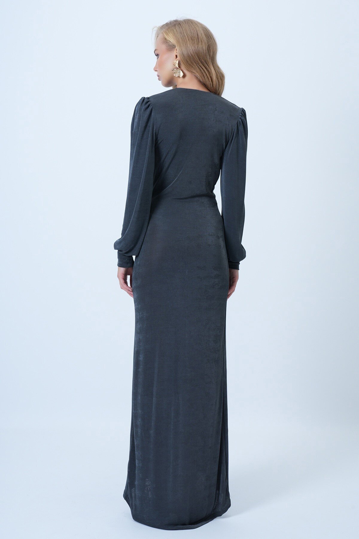 V Yaka Fular Detaylı Maxi Boy Buzzy Premium Elbise