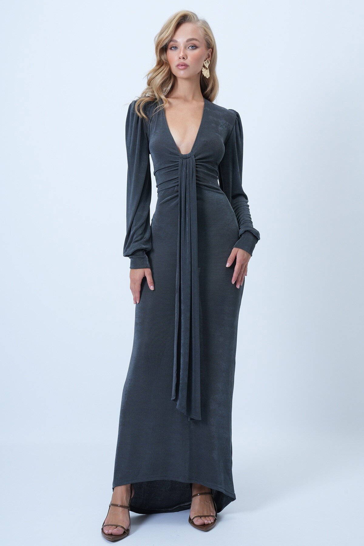 V Yaka Fular Detaylı Maxi Boy Buzzy Premium Elbise