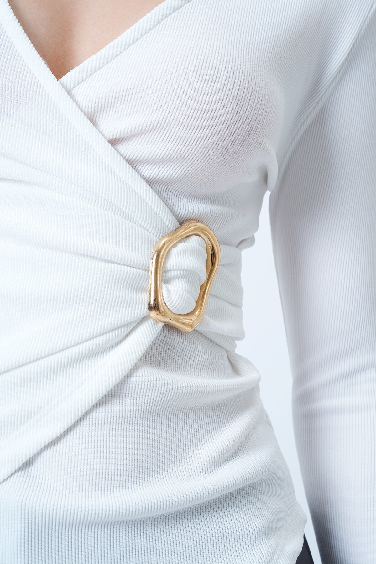 V Yaka Gold Aksesuarlı Ottaban Bluz