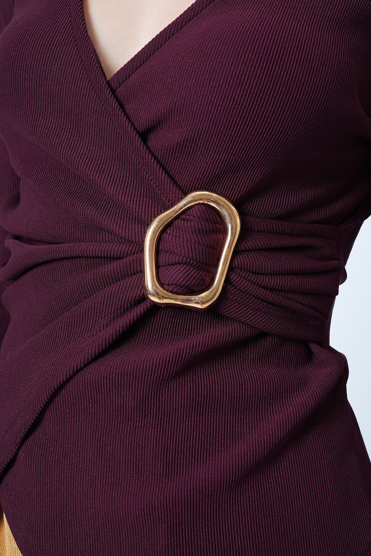 V Yaka Gold Aksesuarlı Ottaban Bluz