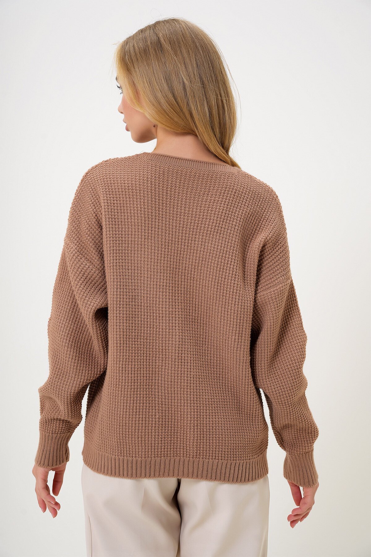 Bisküvi V Yaka Kalp Nakışlı Triko Hırka