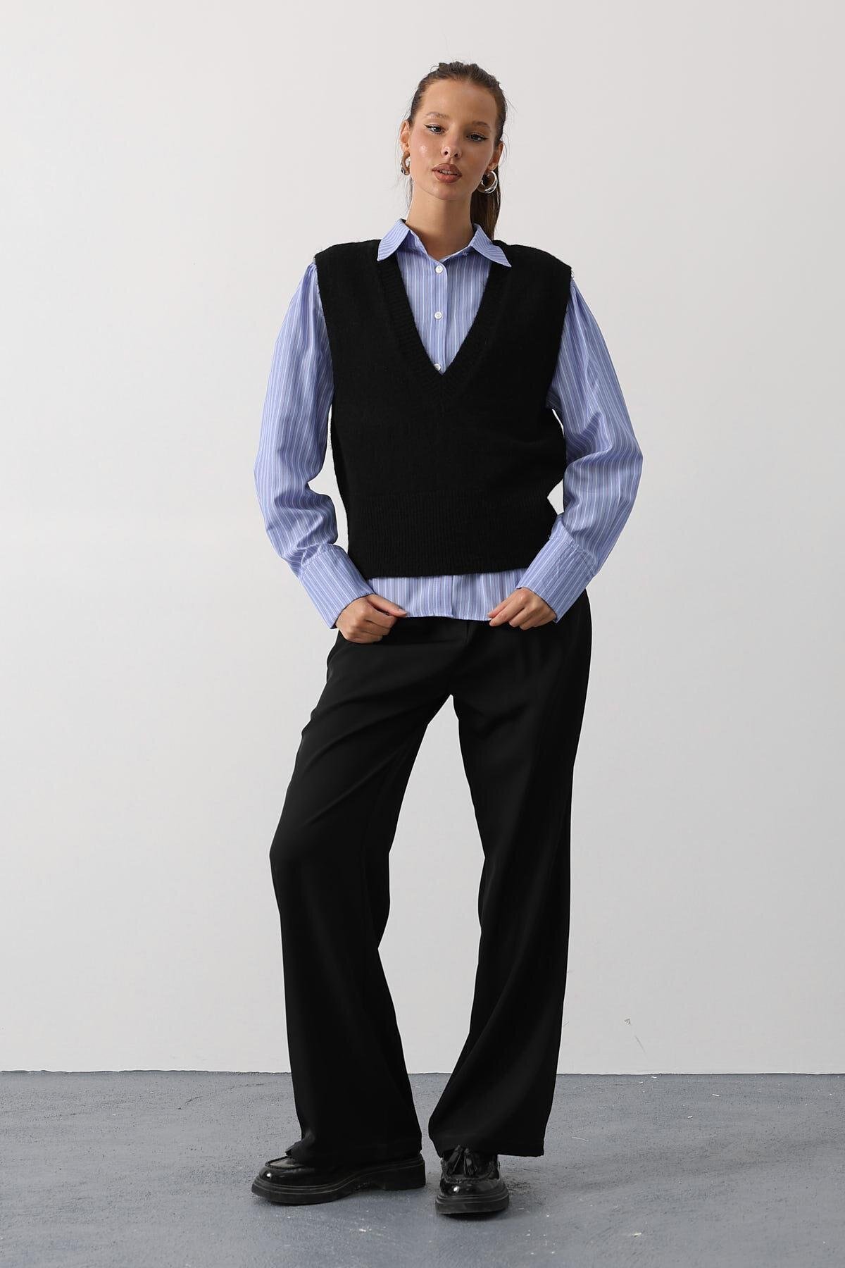 V Yaka Triko Süveter Ve Çizgili Gömlek Takım