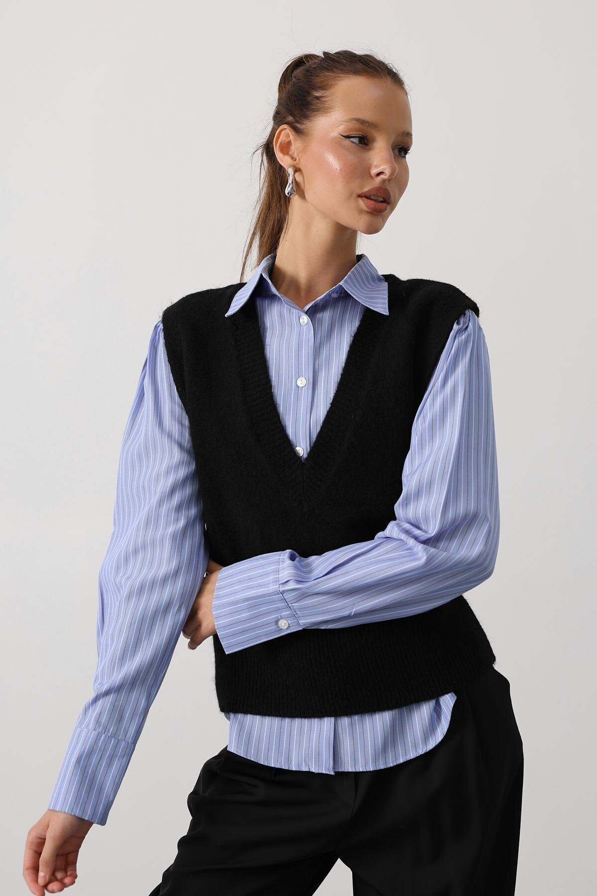 V Yaka Triko Süveter Ve Çizgili Gömlek Takım