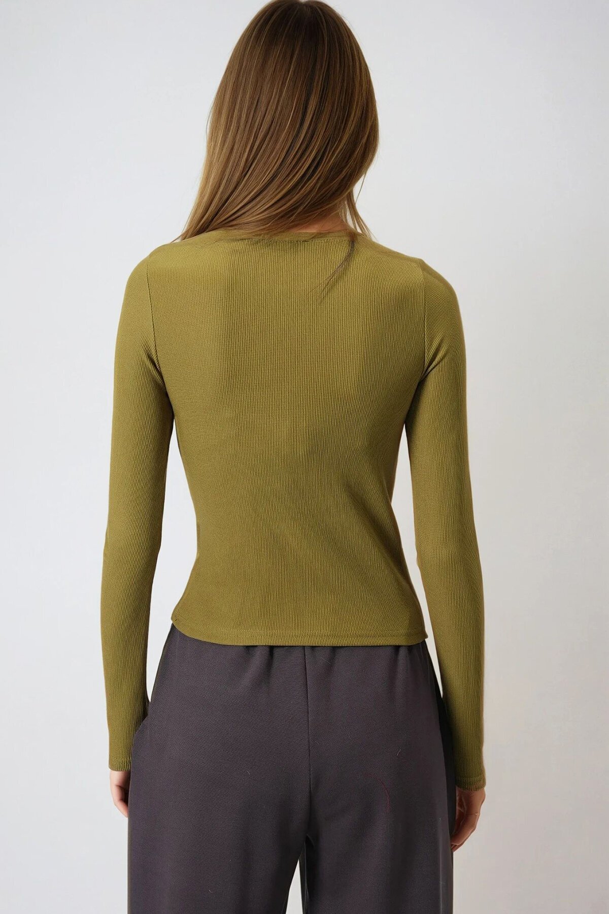 Yağ Yeşili Bisiklet Yaka Asimetrik Kesim Aksesuar Detaylı Fitilli Bluz