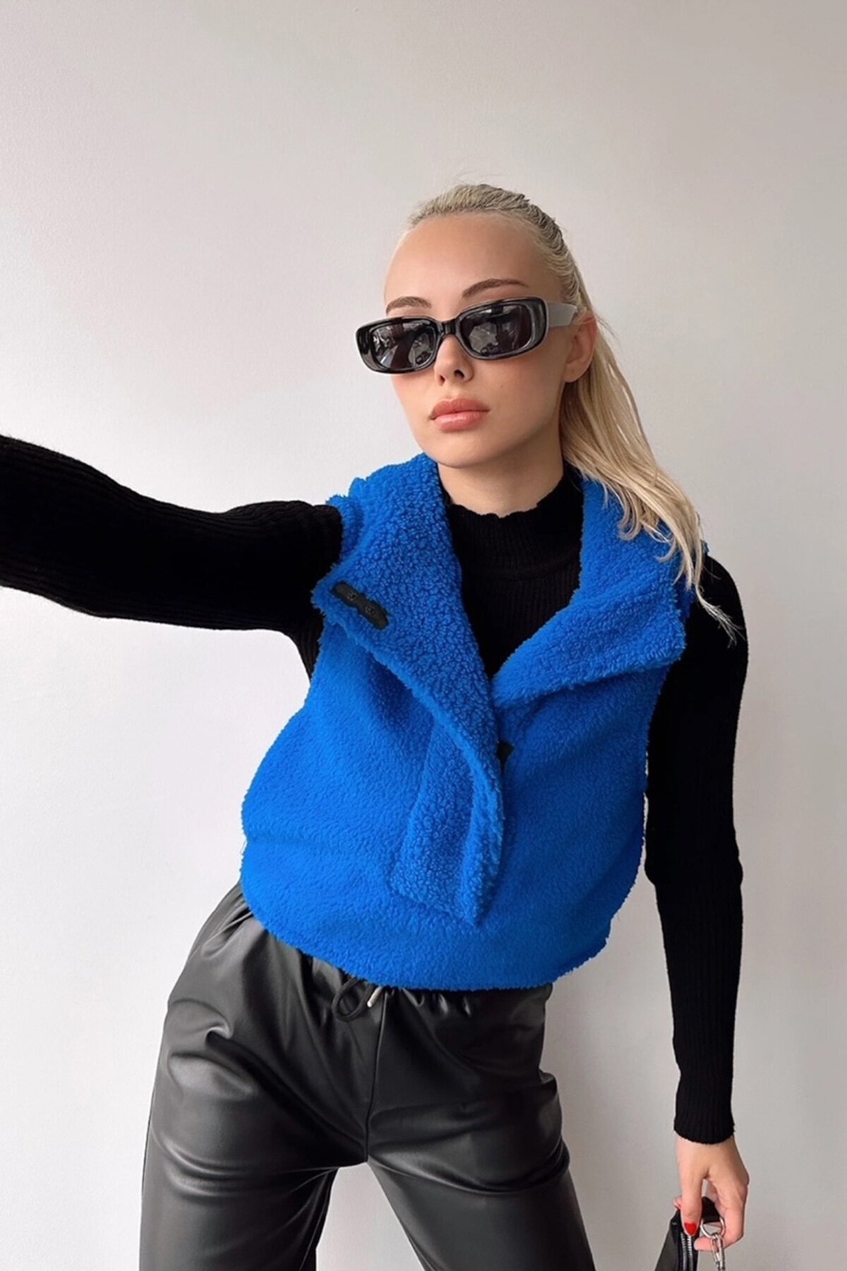 Saks Yarım Pat Ceket Yaka Kapüşonlu Peluş Yelek