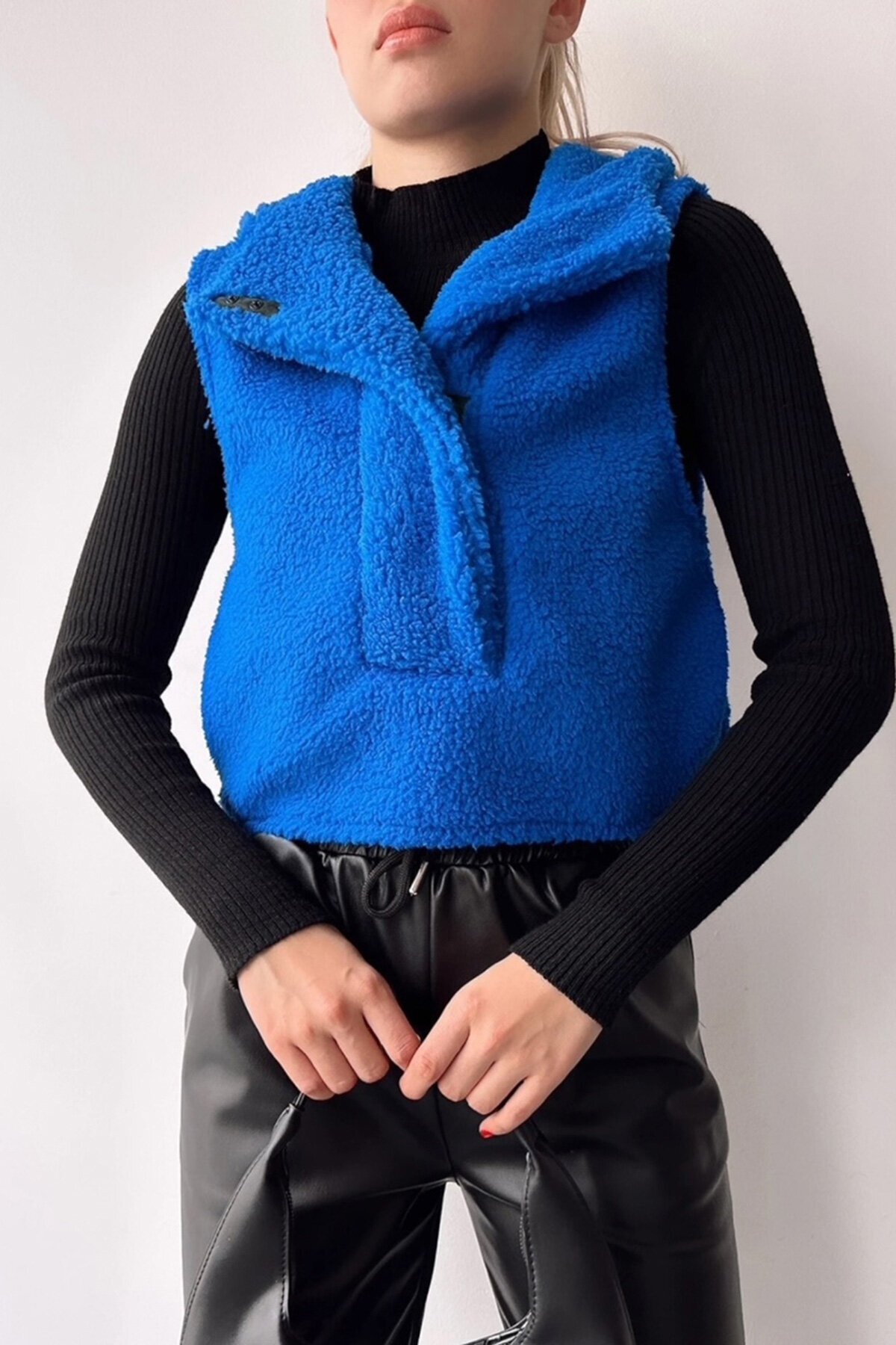 Saks Yarım Pat Ceket Yaka Kapüşonlu Peluş Yelek