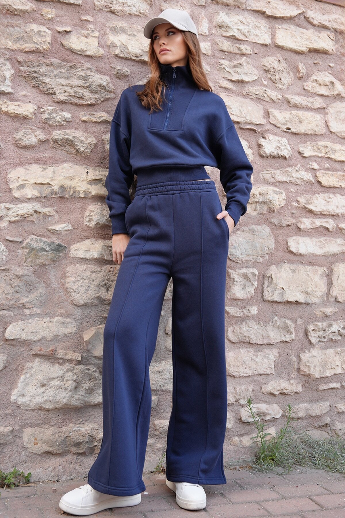 Yarım Fermuarlı Dik Yaka Bluz Ve 3 Cepli Önü Çımalı Palazzo Pantolon Takım