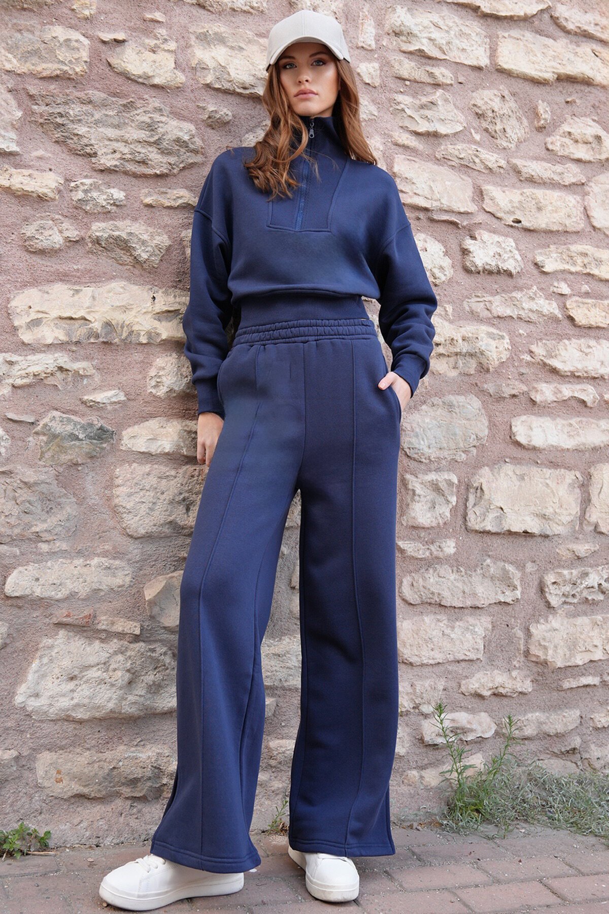 Yarım Fermuarlı Dik Yaka Bluz Ve 3 Cepli Önü Çımalı Palazzo Pantolon Takım