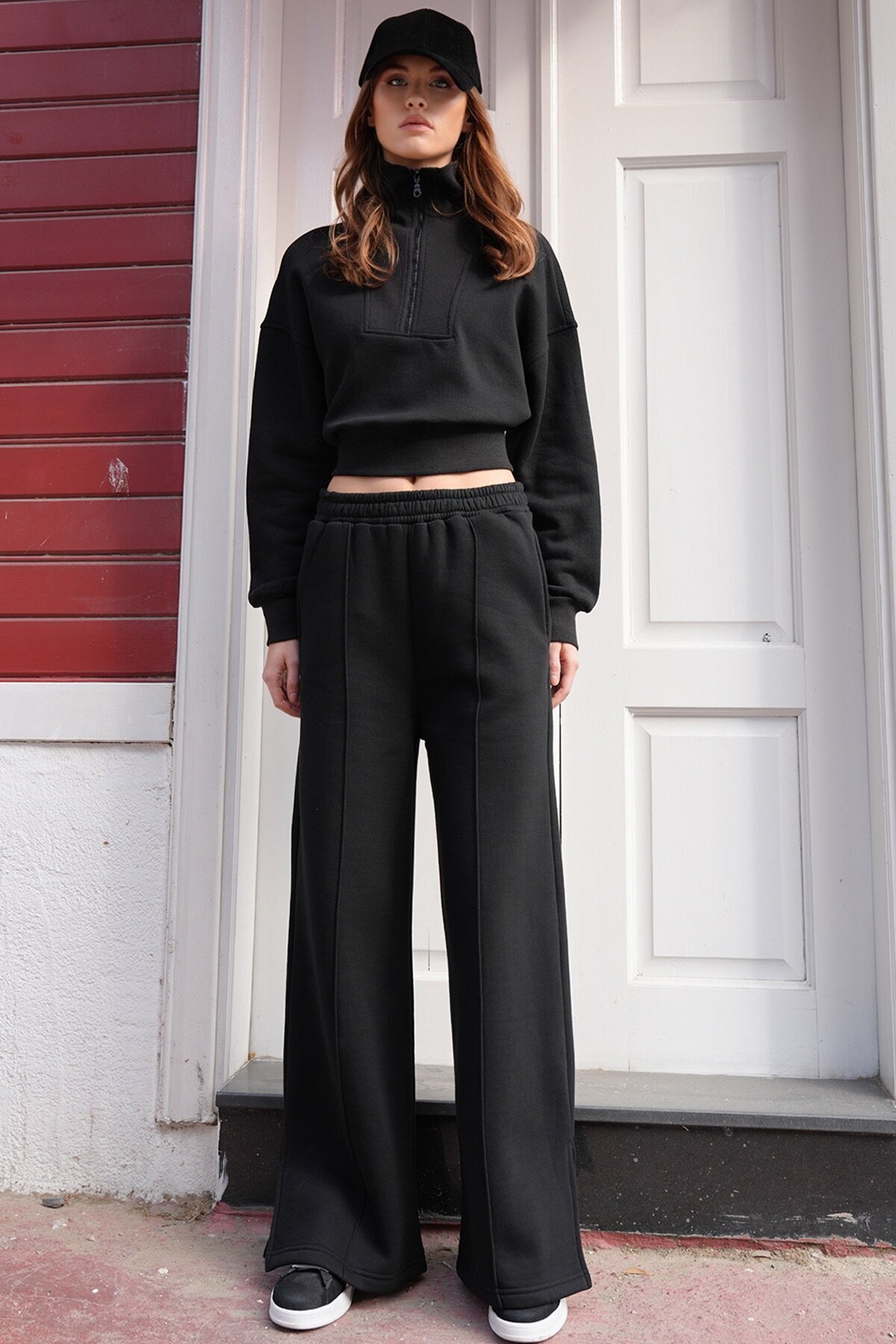 Yarım Fermuarlı Dik Yaka Bluz Ve 3 Cepli Önü Çımalı Palazzo Pantolon Takım