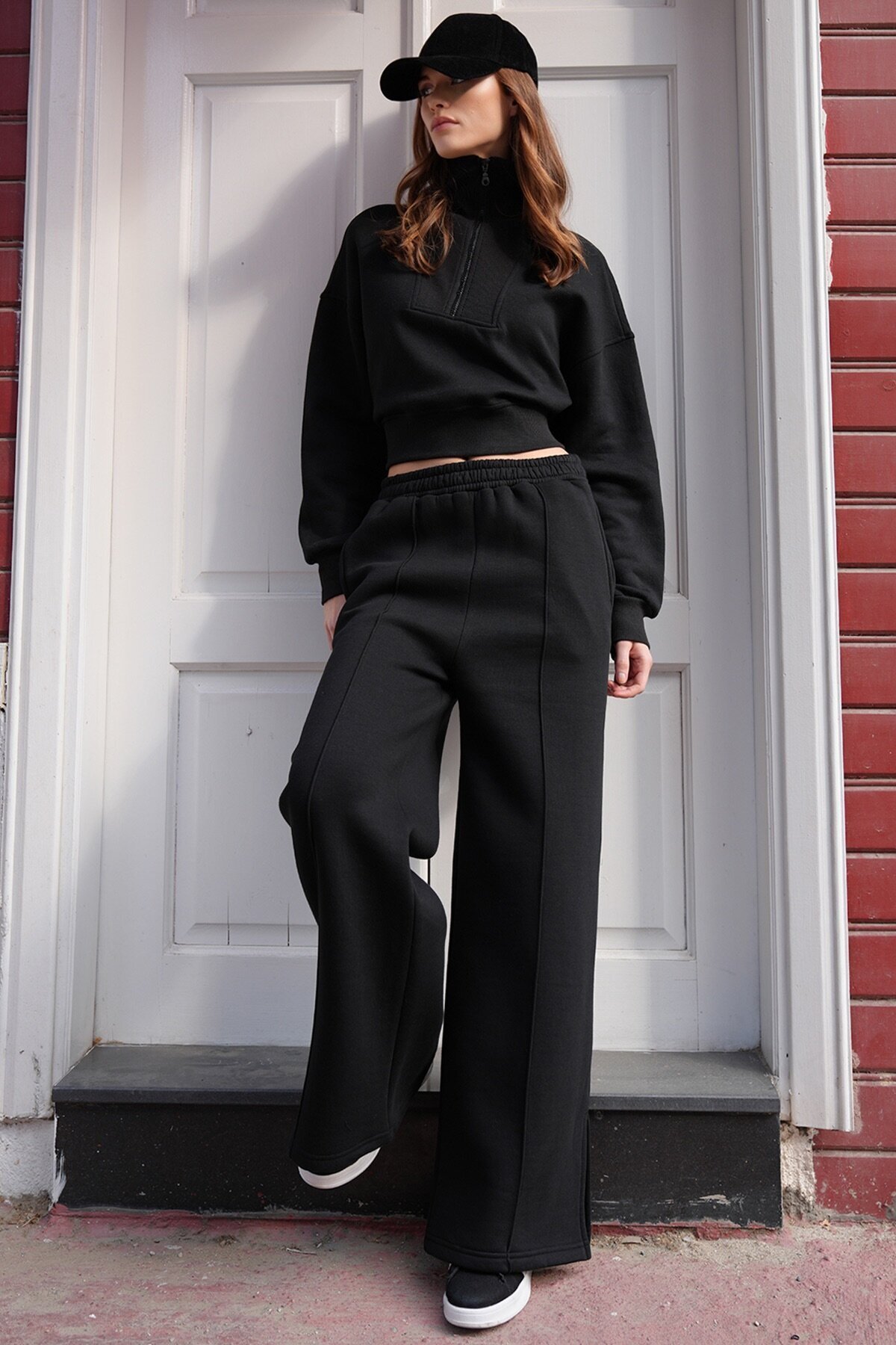 Yarım Fermuarlı Dik Yaka Bluz Ve 3 Cepli Önü Çımalı Palazzo Pantolon Takım