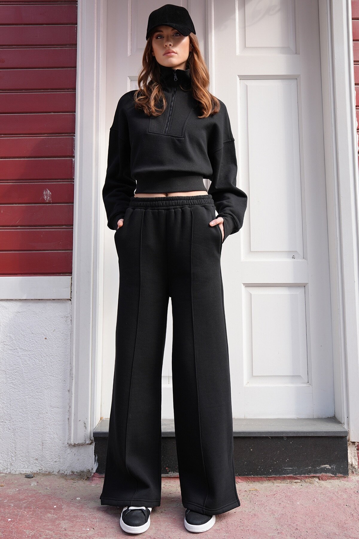 Yarım Fermuarlı Dik Yaka Bluz Ve 3 Cepli Önü Çımalı Palazzo Pantolon Takım