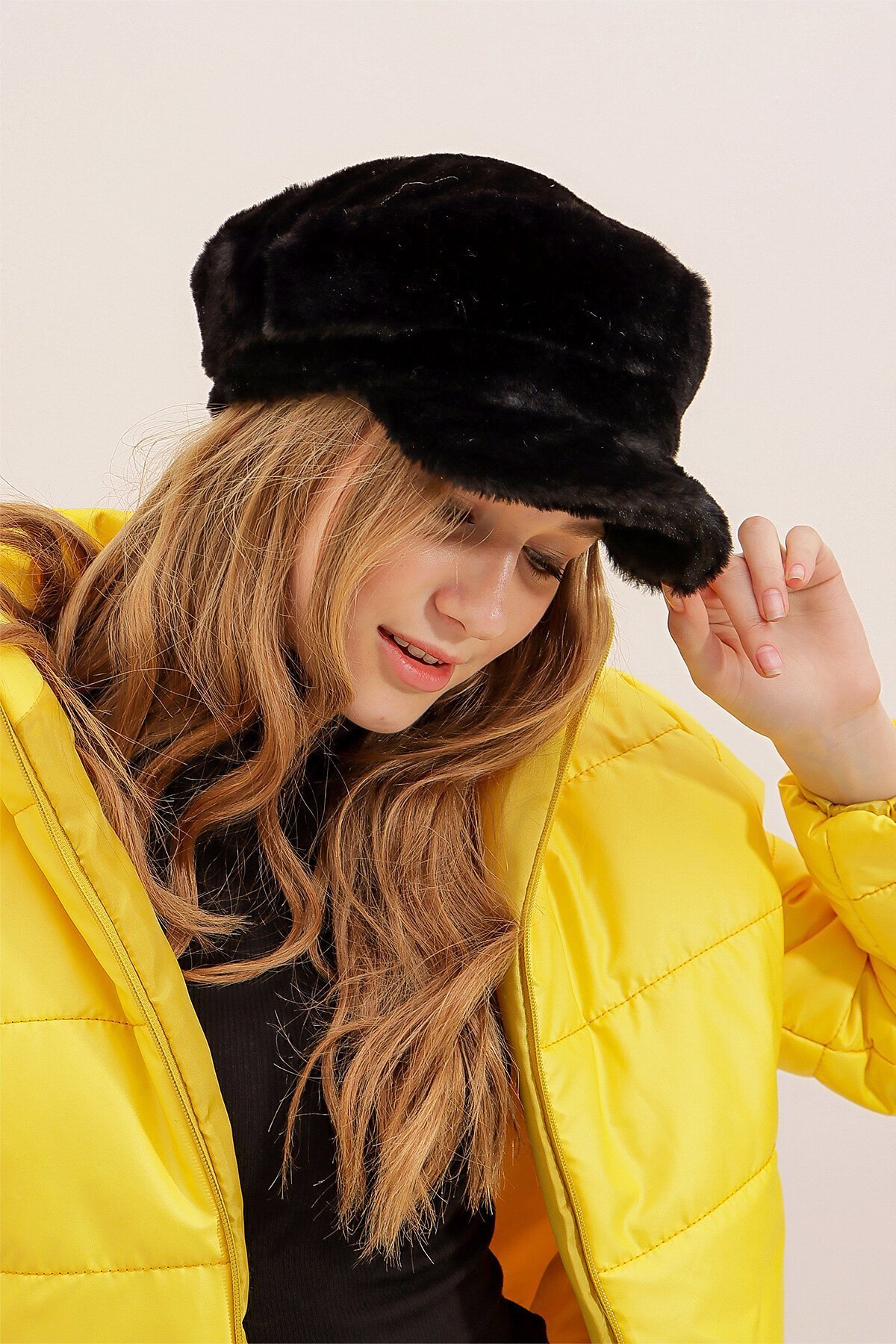 Siyah Yumuşak Dokulu Kasket Şapka