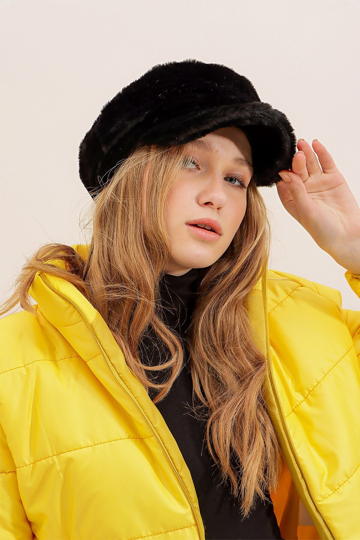 Siyah Yumuşak Dokulu Kasket Şapka