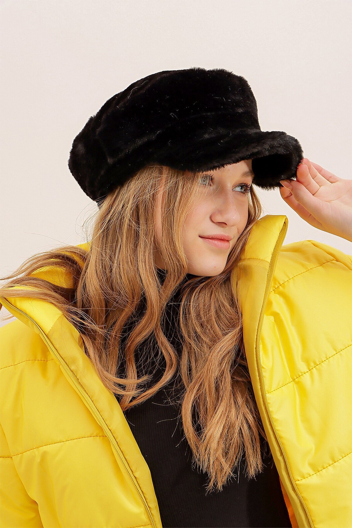 Siyah Yumuşak Dokulu Kasket Şapka